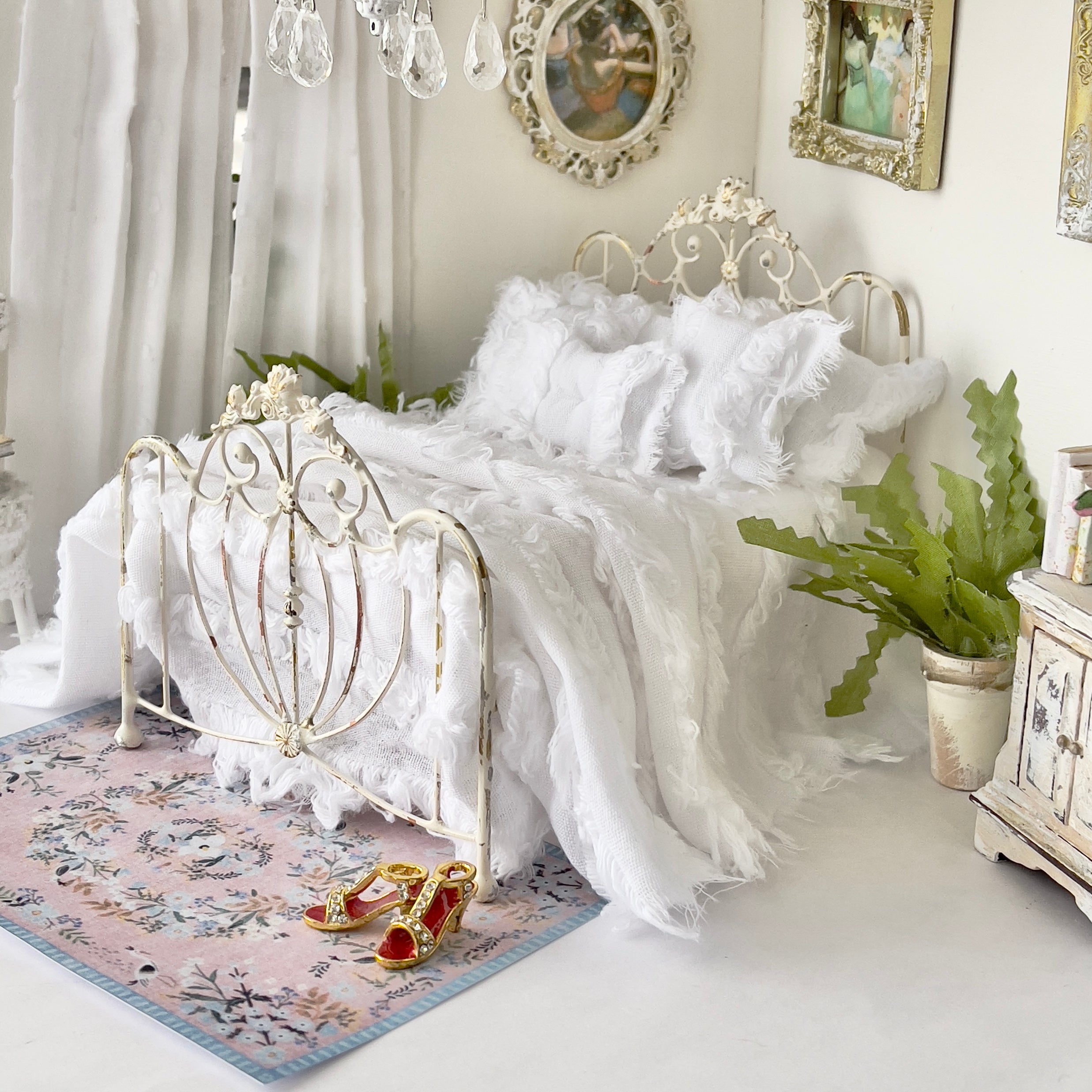 Boundless White 1:12 Scale Dollhouse Bedding Collection | Chantallena ...