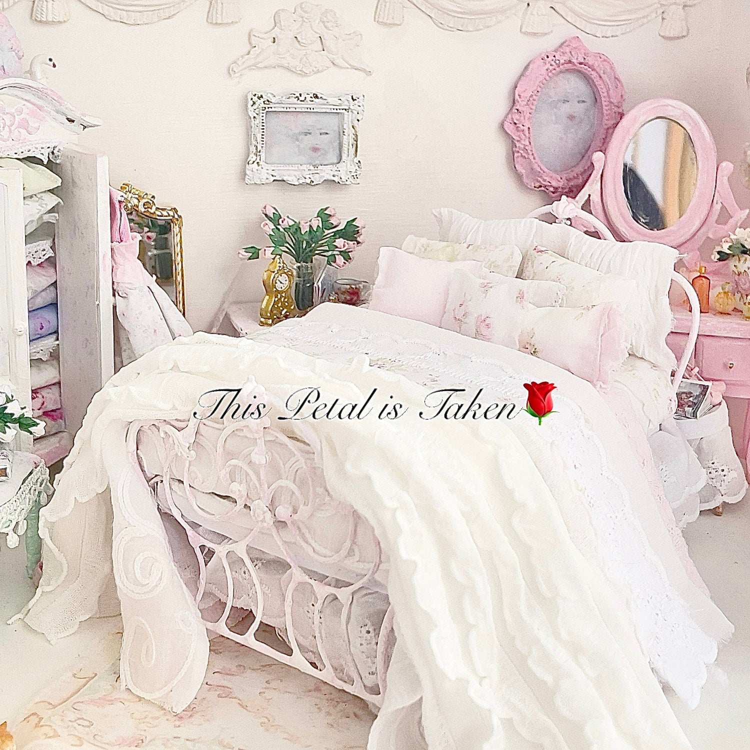 Garden roses dressed bed chantallena