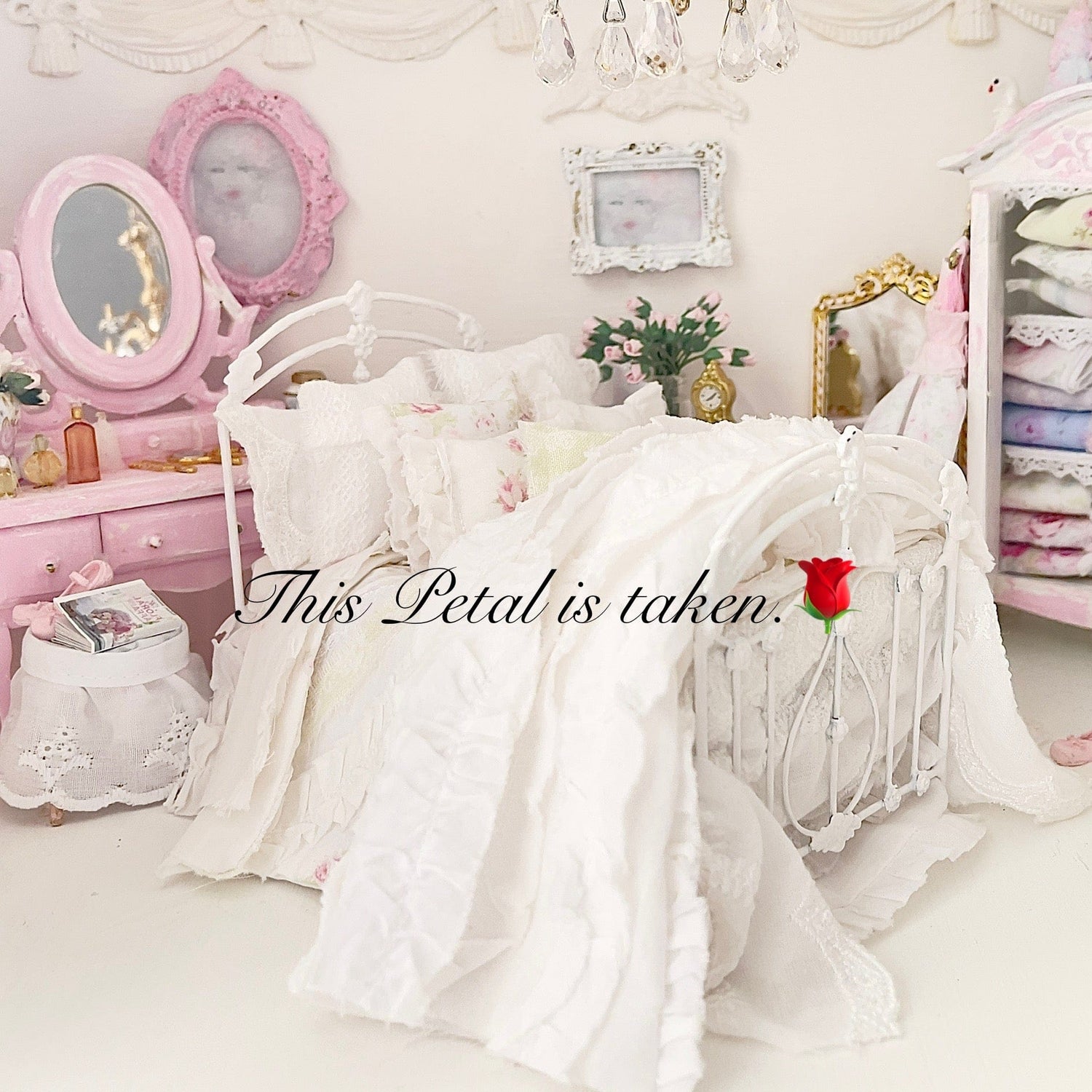 1:12 scale dressed dollhouse bed