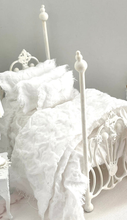White half scale textured bedding set from chantallena doll house 