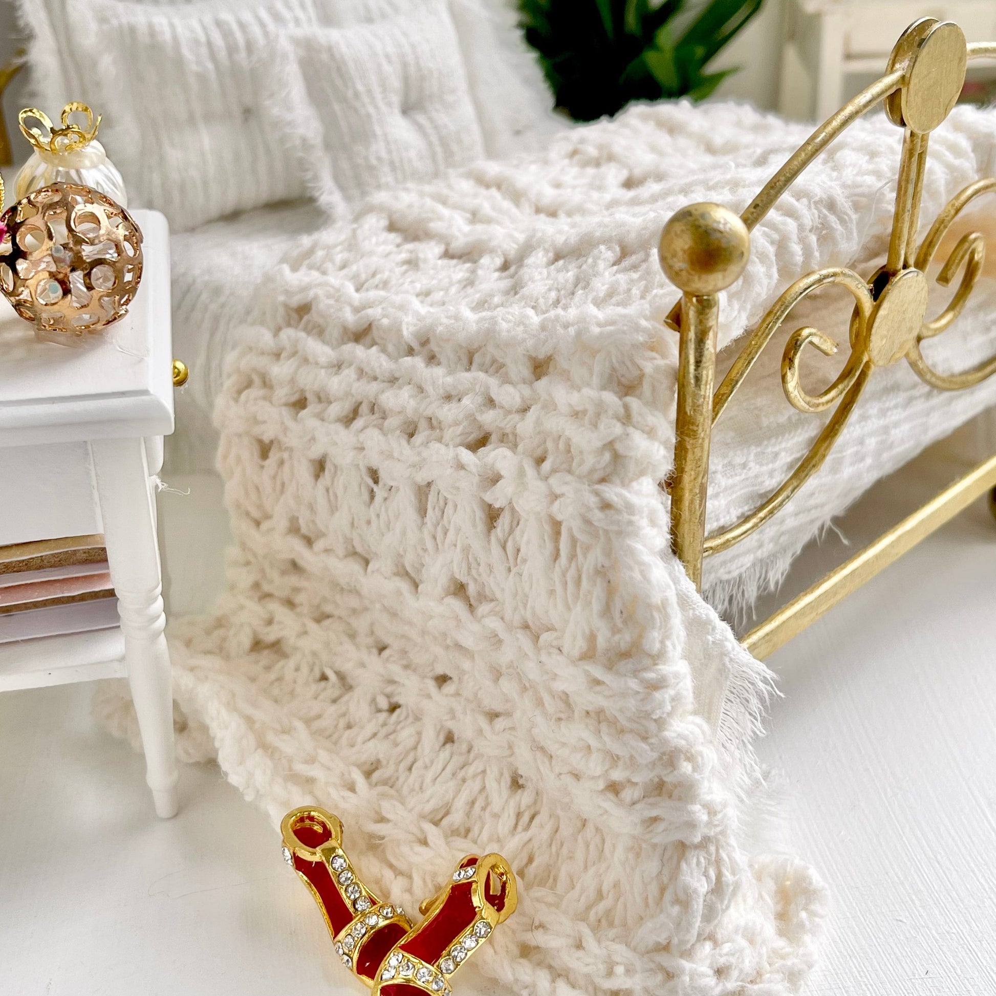 CHANTALLENA Blanket | Ivory Cotton Chunky Blanket with Fringed Edge- 1:12 scale