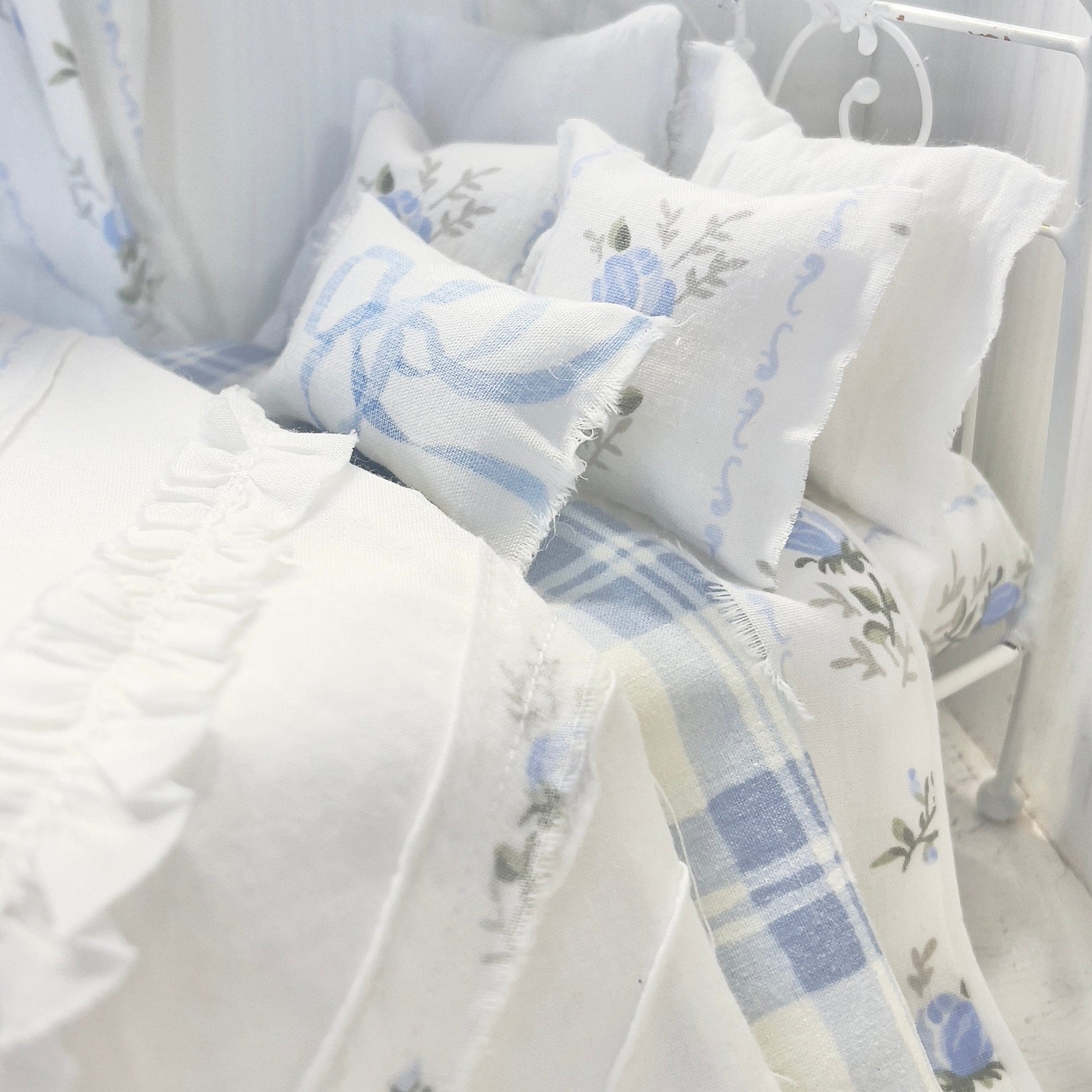 Chantallena Doll House Bedding Lillian Grace| Blue Roses Trellis Cotton Bedding Set with Pin-tucked Comforter
