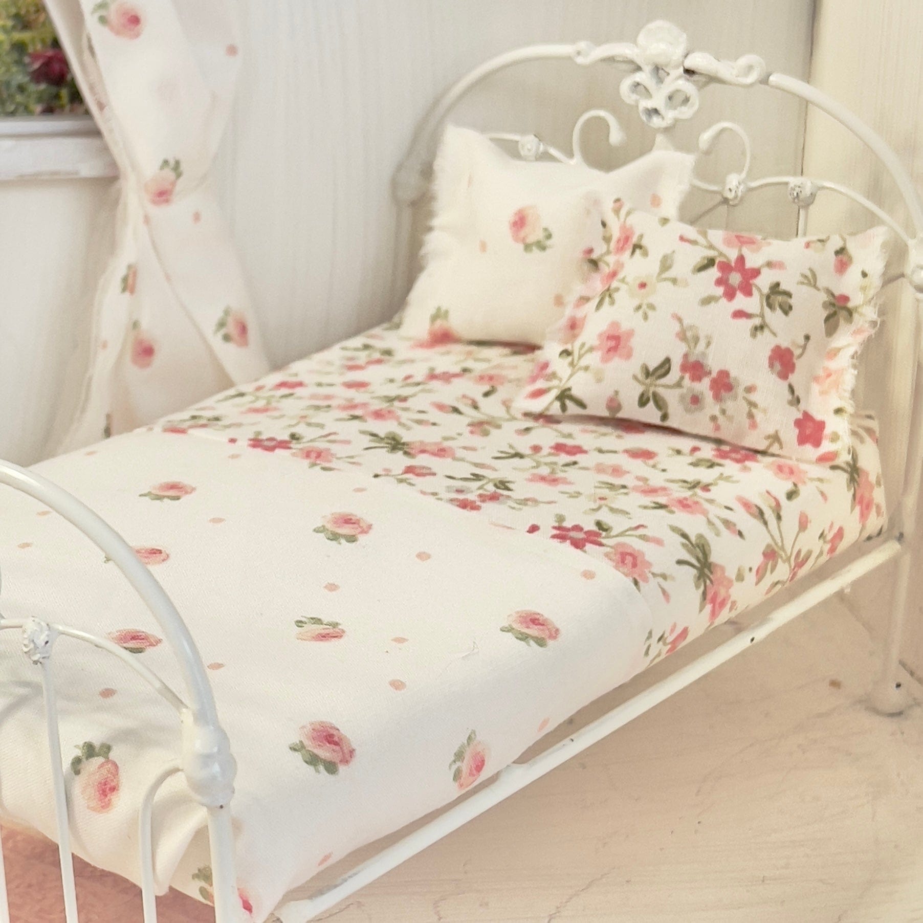 Chantallena Doll House Bedding Lillian Grace| Pink Roses and Ditsy Pink Floral Cotton Bedding Set with Crochet Throw