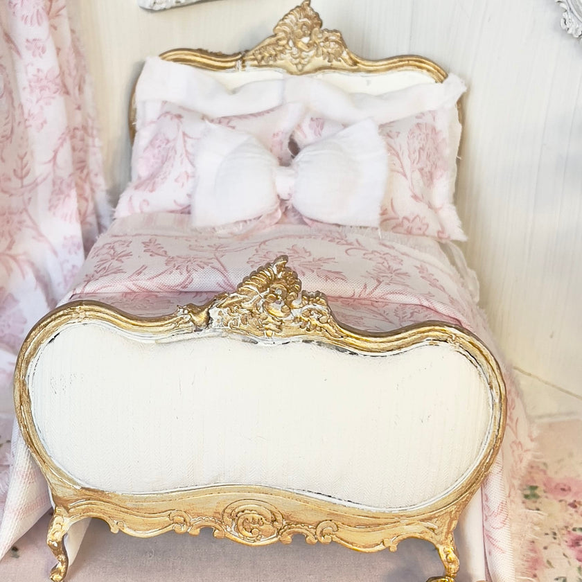 Chantallena Doll House Bedding Milly-White and Pink Cotton Chinoiserie Cotton  Bedding Set-1:12 Scale | Forever in Bloom| Chantallena