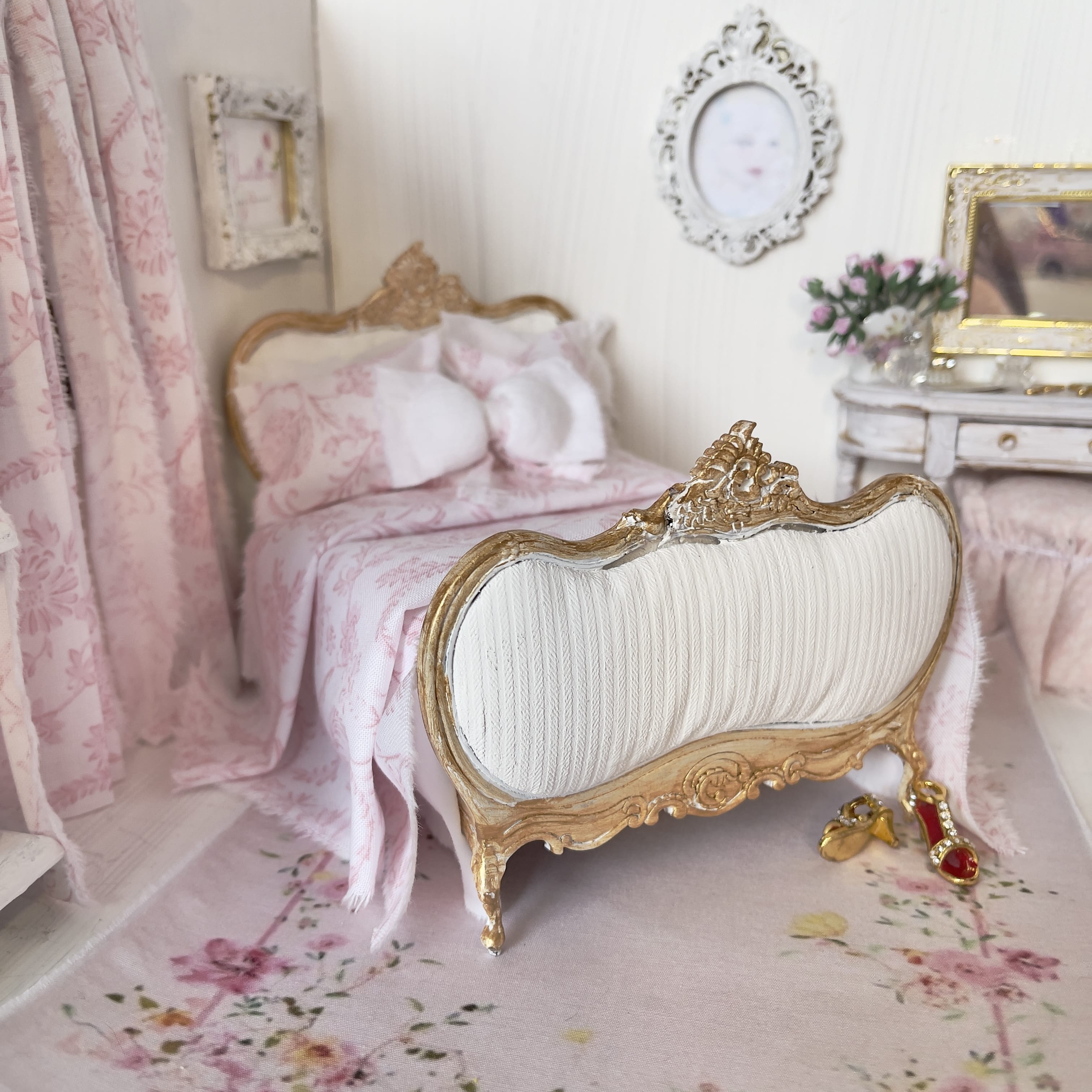Chantallena Doll House Bedding Milly-White and Pink Cotton Chinoiserie Cotton  Bedding Set-1:12 Scale | Forever in Bloom| Chantallena