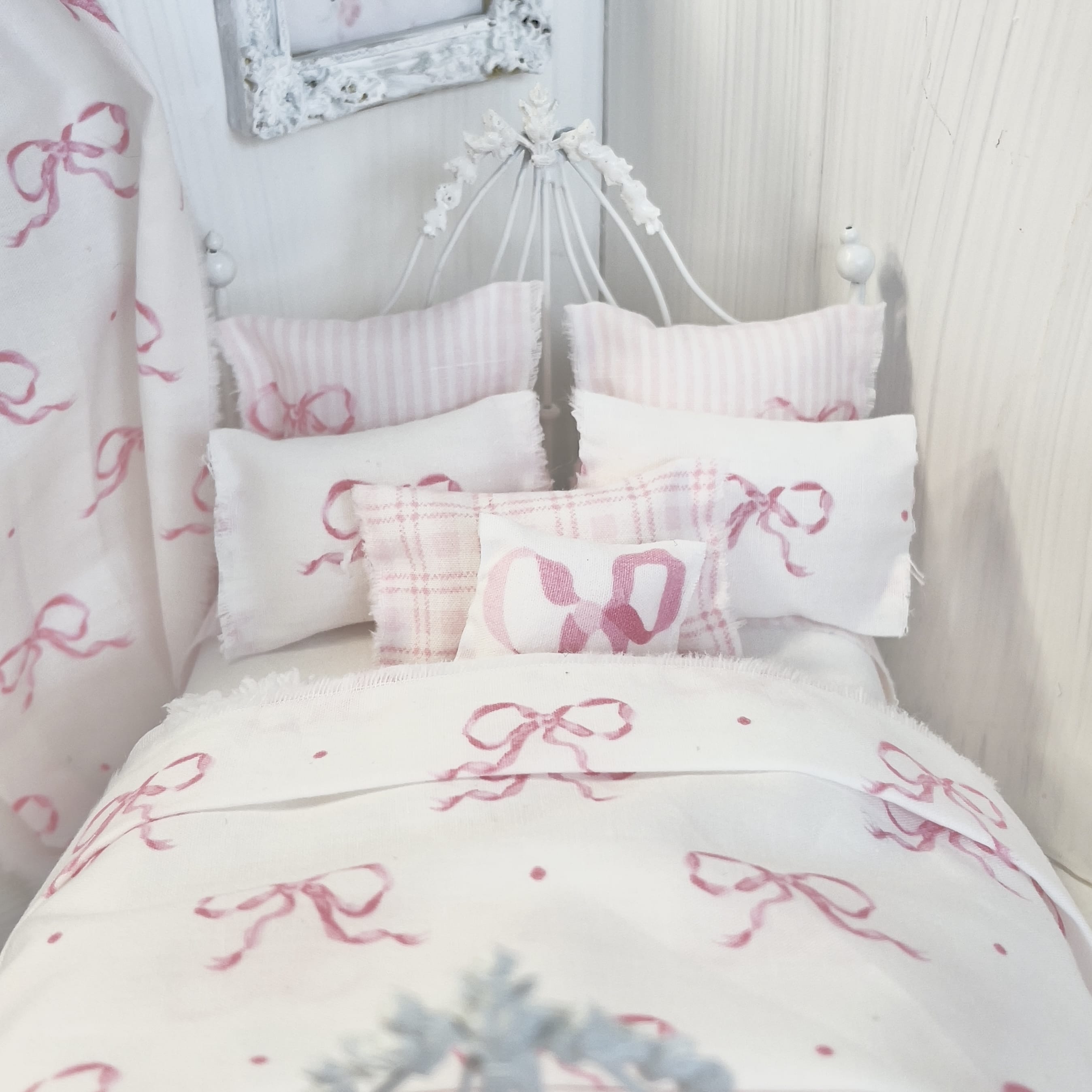 Chantallena Doll House Bedding Single/Twin (7 in by 7 in) Lottie- White Cotton with Pink Bows Bedding Set-1:12 Scale | Forever in Bloom| Chantallena