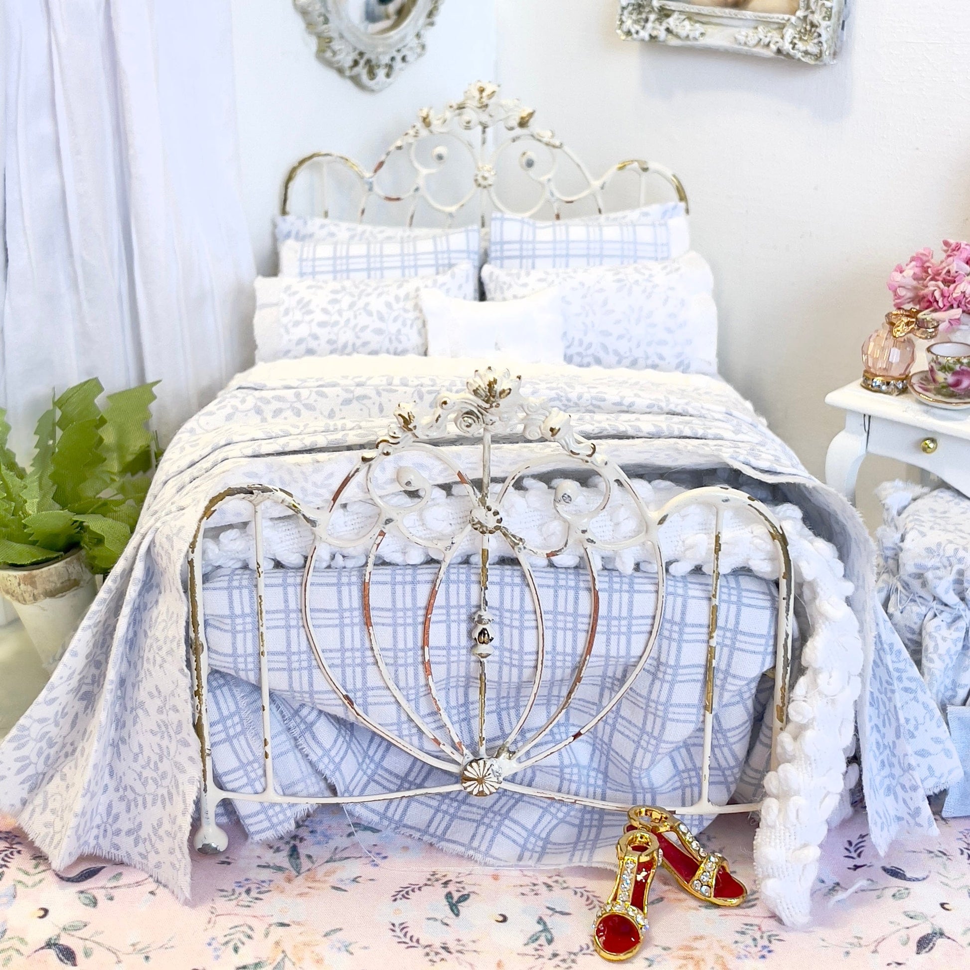Chantallena Doll House Country Weekend |  Raw Edged Blue Floral  & Checked Cotton 1:12 Scale Bedding Set | Laura Blue