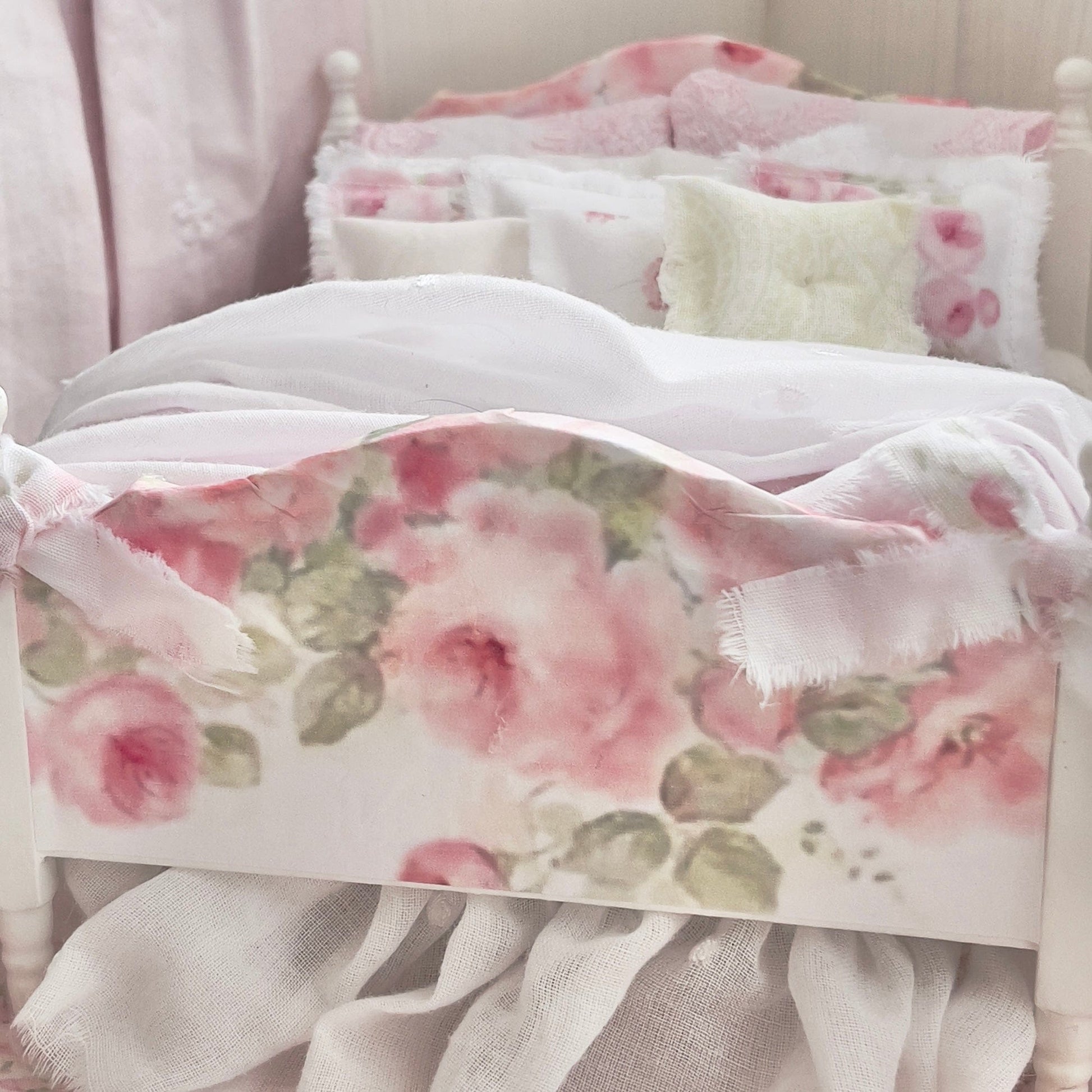 Chantallena Doll House Dressed 1:12 Scale Bed | Decoupaged with Grand Pink Roses with Cotton Lawn Bedspreads|Grand Roses