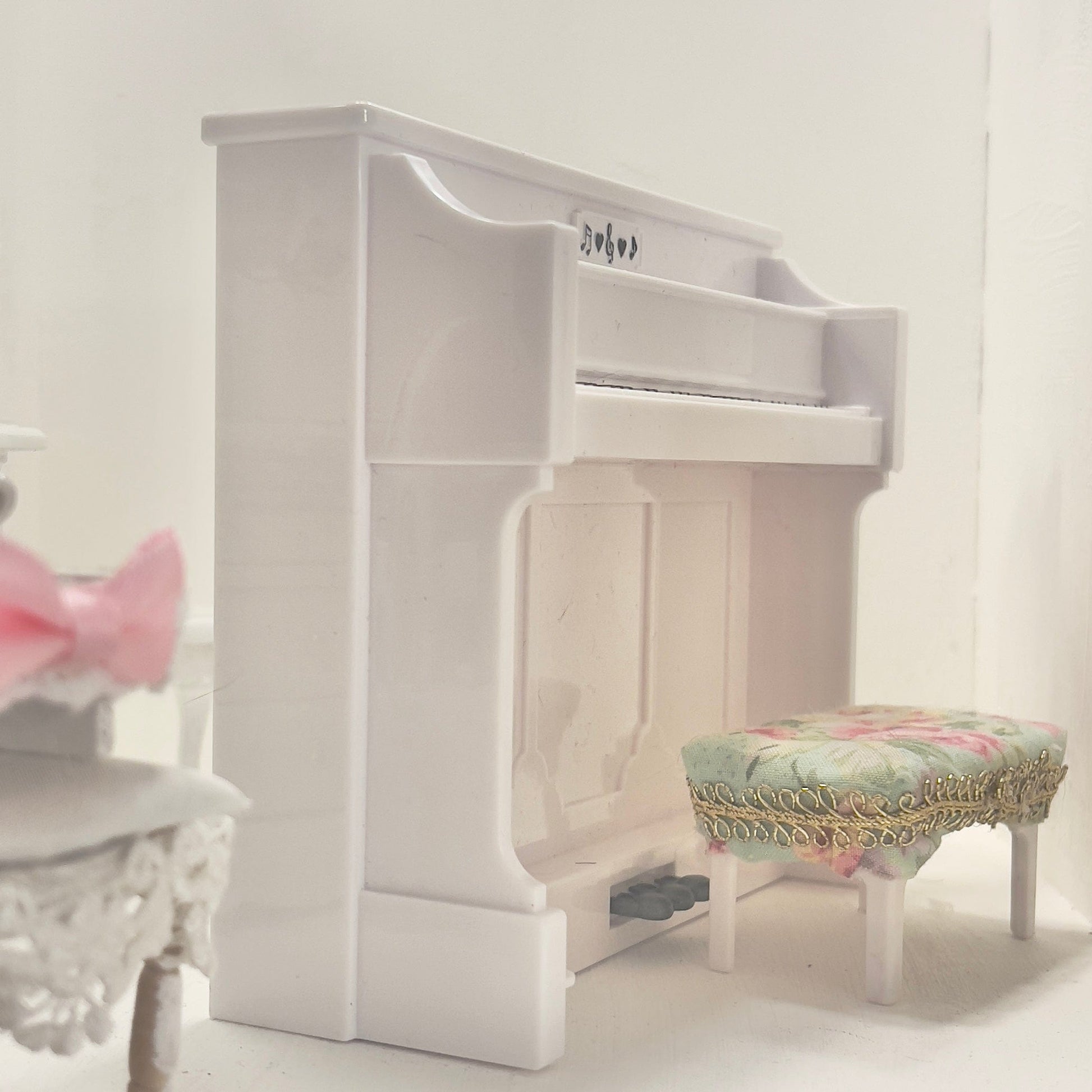 Chantallena Doll House Furniture Fawn’s Flea Market Finds | Eight Piece Furniture and Decor- 1:12 Scale |Lot 8