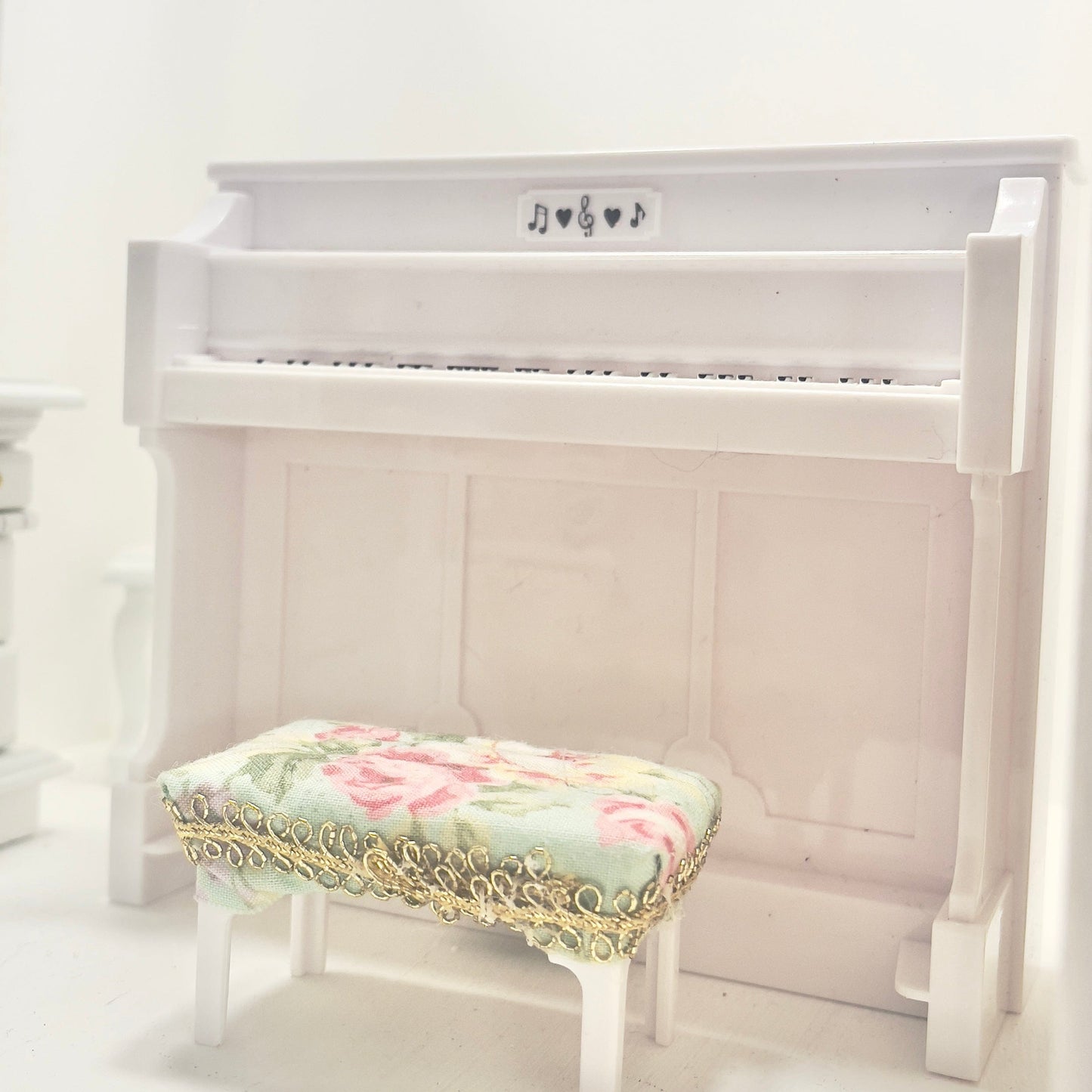 Chantallena Doll House Furniture Fawn’s Flea Market Finds | Eight Piece Furniture and Decor- 1:12 Scale |Lot 8