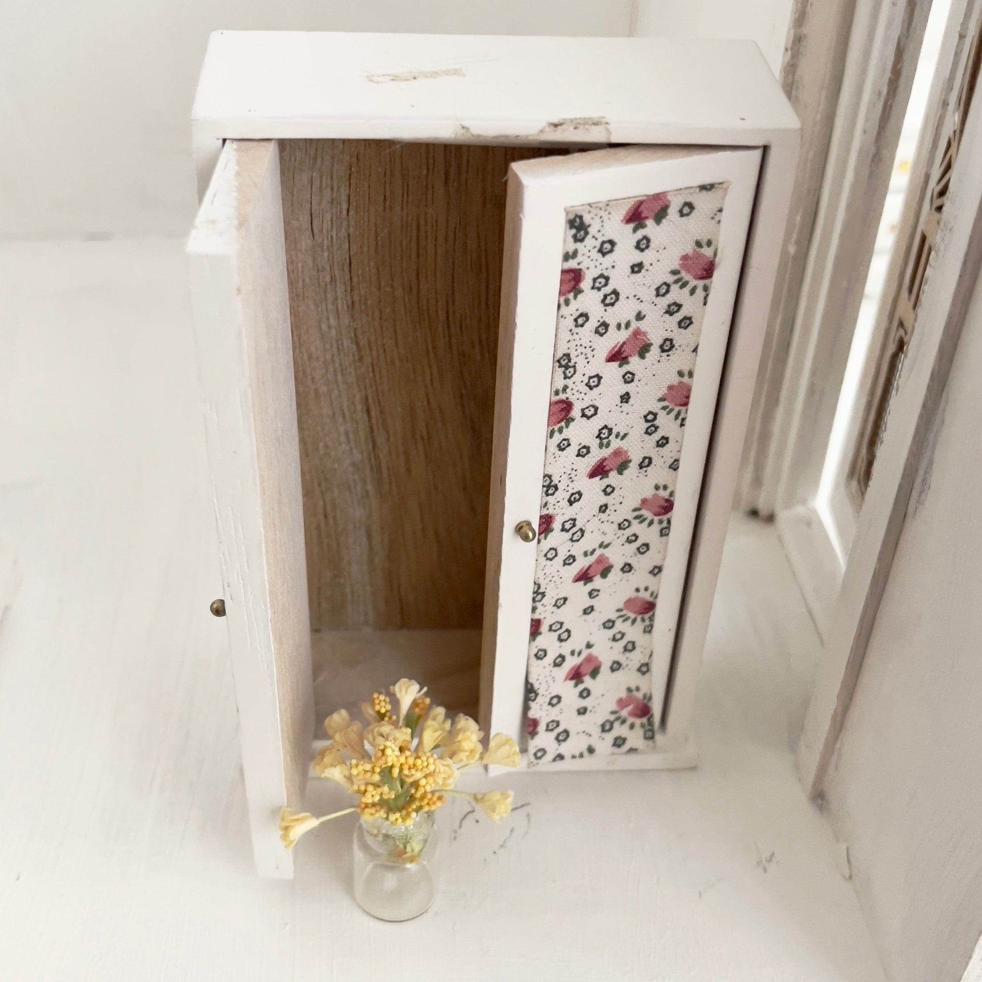 Chantallena Doll House Furniture Fawn’s Flea Market Finds |Eleven Piece Furniture and Decor- 1:12 Scale |Lot 1