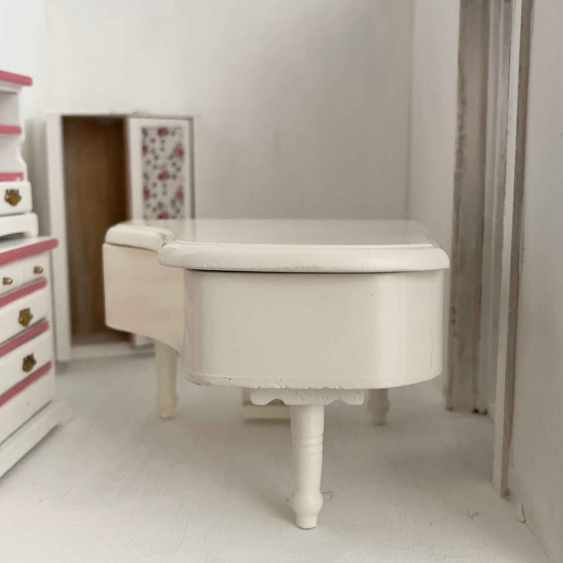 Chantallena Doll House Furniture Fawn’s Flea Market Finds |Eleven Piece Furniture and Decor- 1:12 Scale |Lot 1