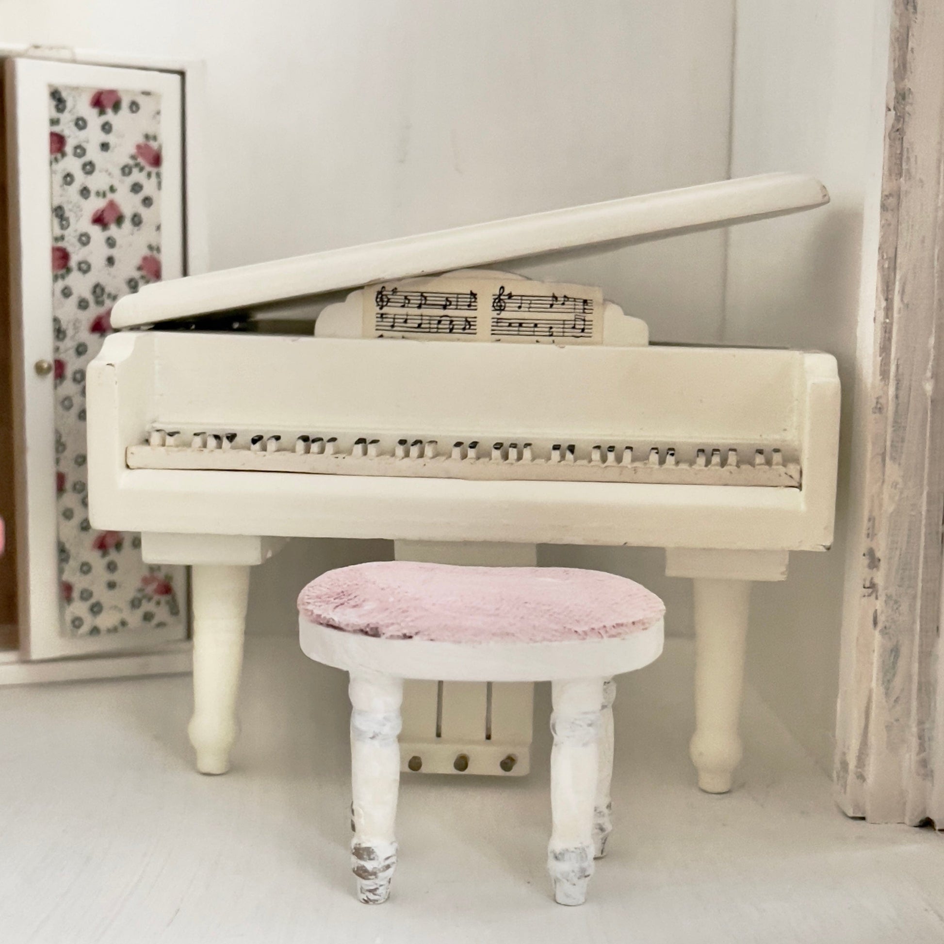 Chantallena Doll House Furniture Fawn’s Flea Market Finds |Eleven Piece Furniture and Decor- 1:12 Scale |Lot 1