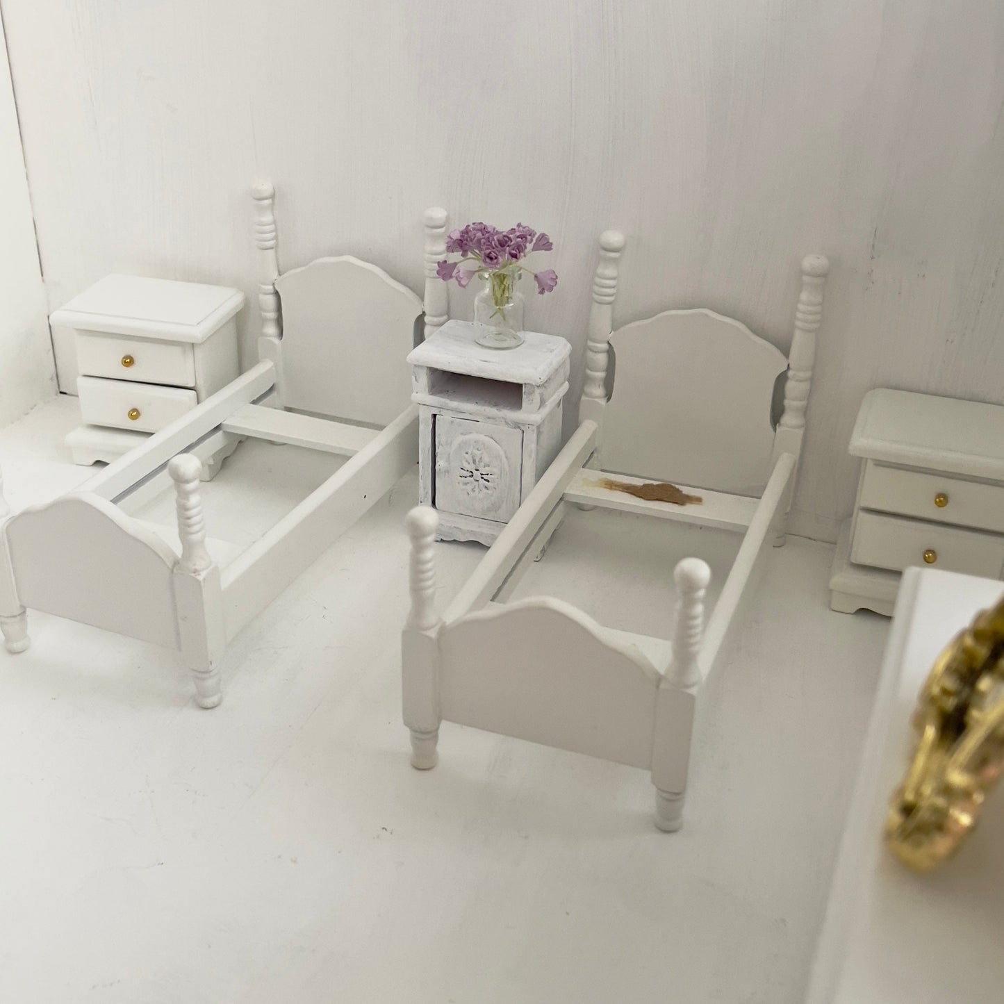 Chantallena Doll House Furniture Fawn’s Flea Market Finds |Ten Piece Furniture and Decor- 1:12 Scale |Lot 4