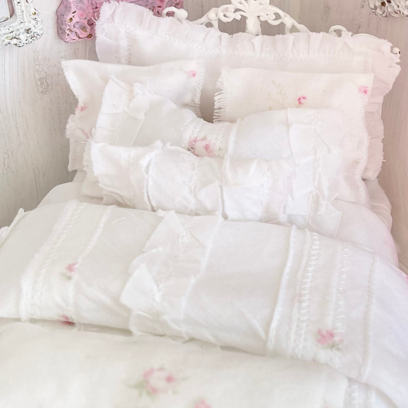 Chantallena Doll House Lindy Wright The Blushing Rose-1:12 Scale Dressed Dollhouse Wire Bed