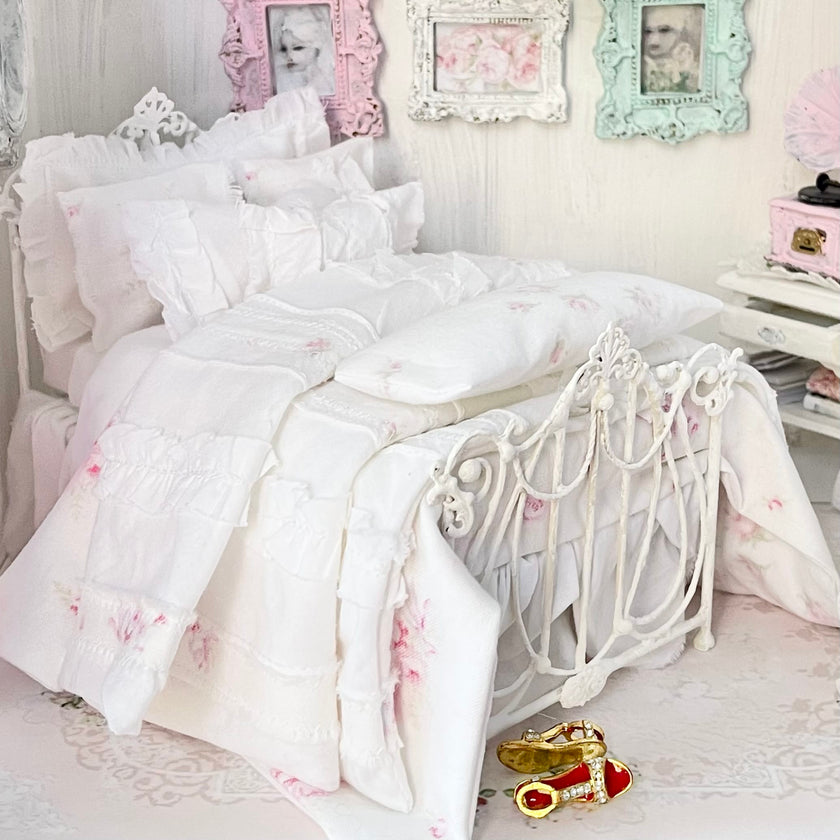 Chantallena Doll House Lindy Wright The Blushing Rose-1:12 Scale Dressed Dollhouse Wire Bed