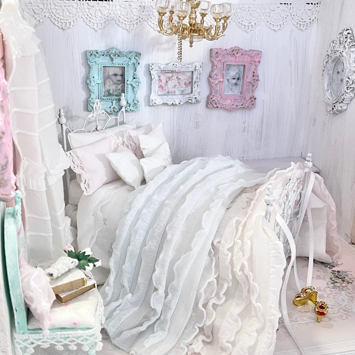 Chantallena Doll House Lindy Wright The Ruffled Rose-1:12 Scale Dressed Dollhouse Wire Bed