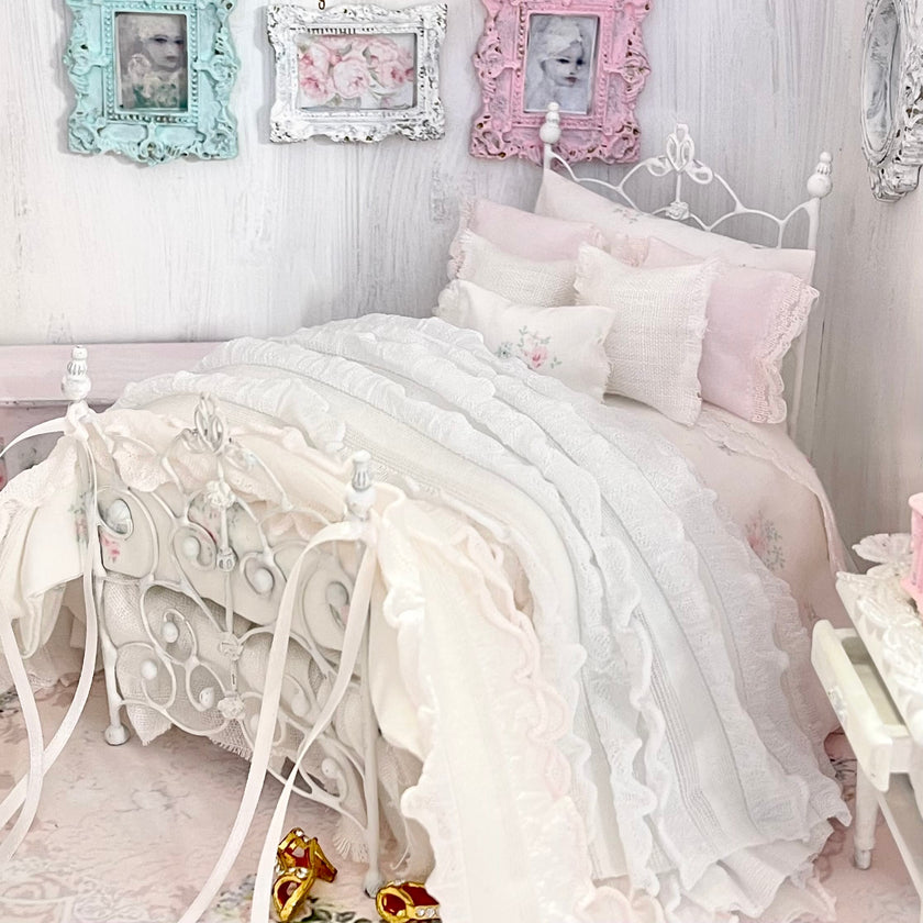 Chantallena Doll House Lindy Wright The Ruffled Rose-1:12 Scale Dressed Dollhouse Wire Bed