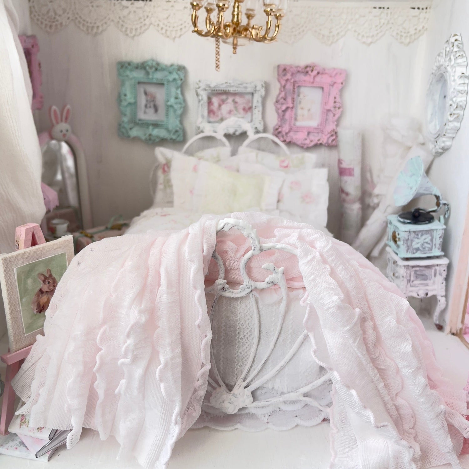 Chantallena Doll House Seventh petal bedding set 1:12 Scale Seventh Petal Bedding Set -Gated Garden| Chantallena