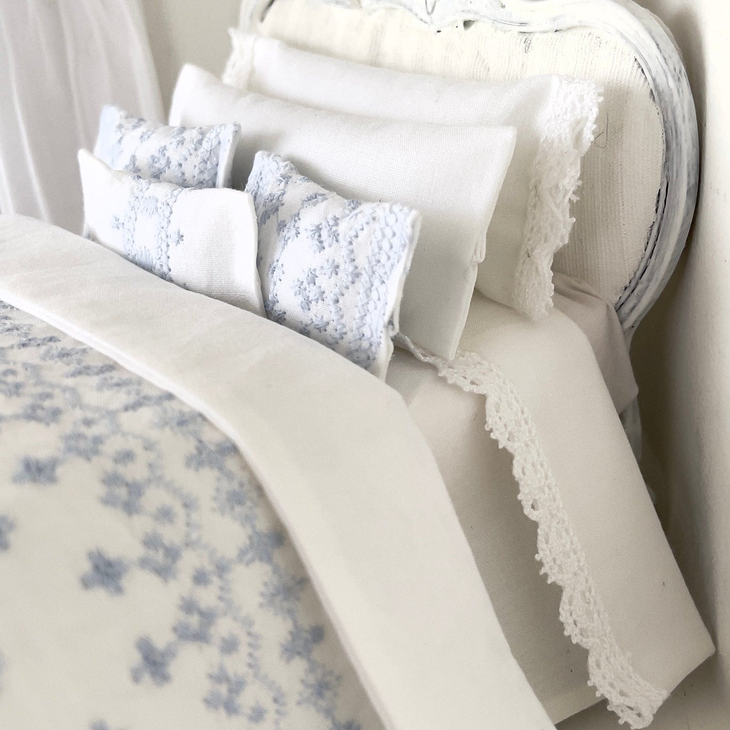 Chantallena Doll House Shabby Cottage | White Cotton Set with Pale Blue Embroidery Bed Runner | Ariel