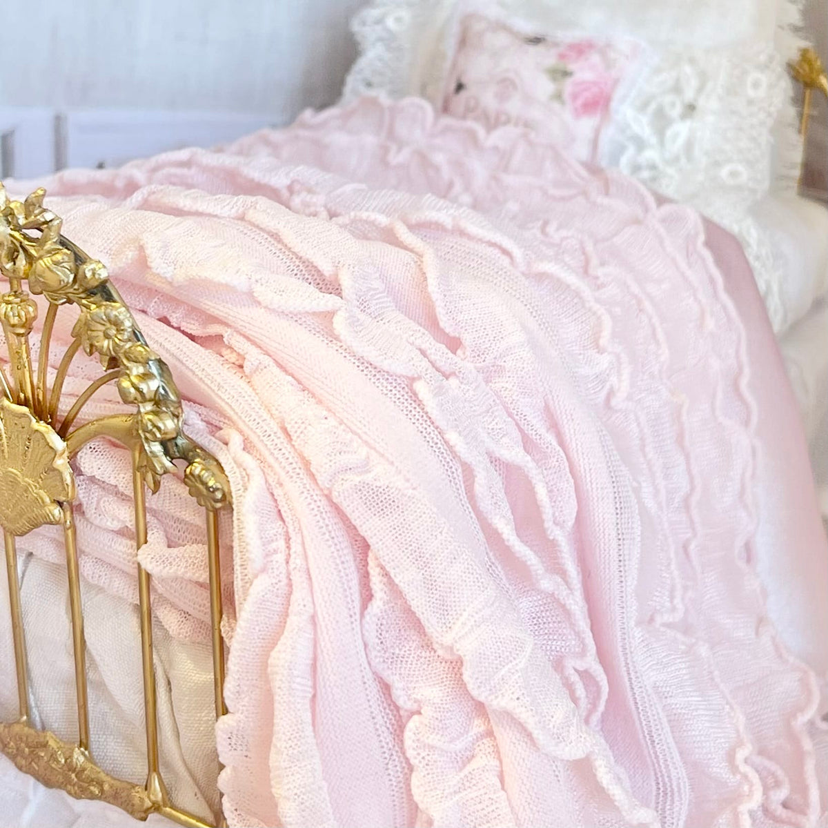 Chantallena Doll House Silken Romance-1:12 Scale Dressed Dollhouse Wire Bed