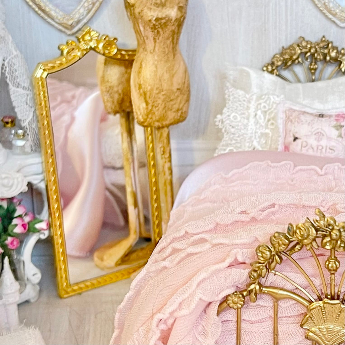 Chantallena Doll House Silken Romance-1:12 Scale Dressed Dollhouse Wire Bed