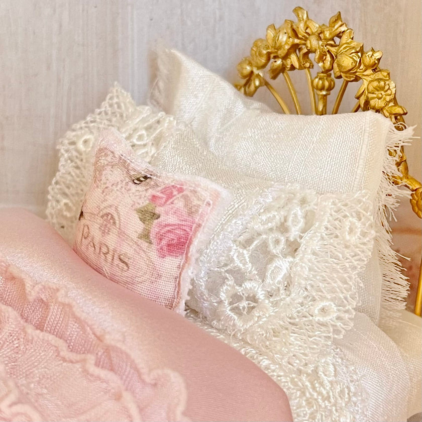 Chantallena Doll House Silken Romance-1:12 Scale Dressed Dollhouse Wire Bed