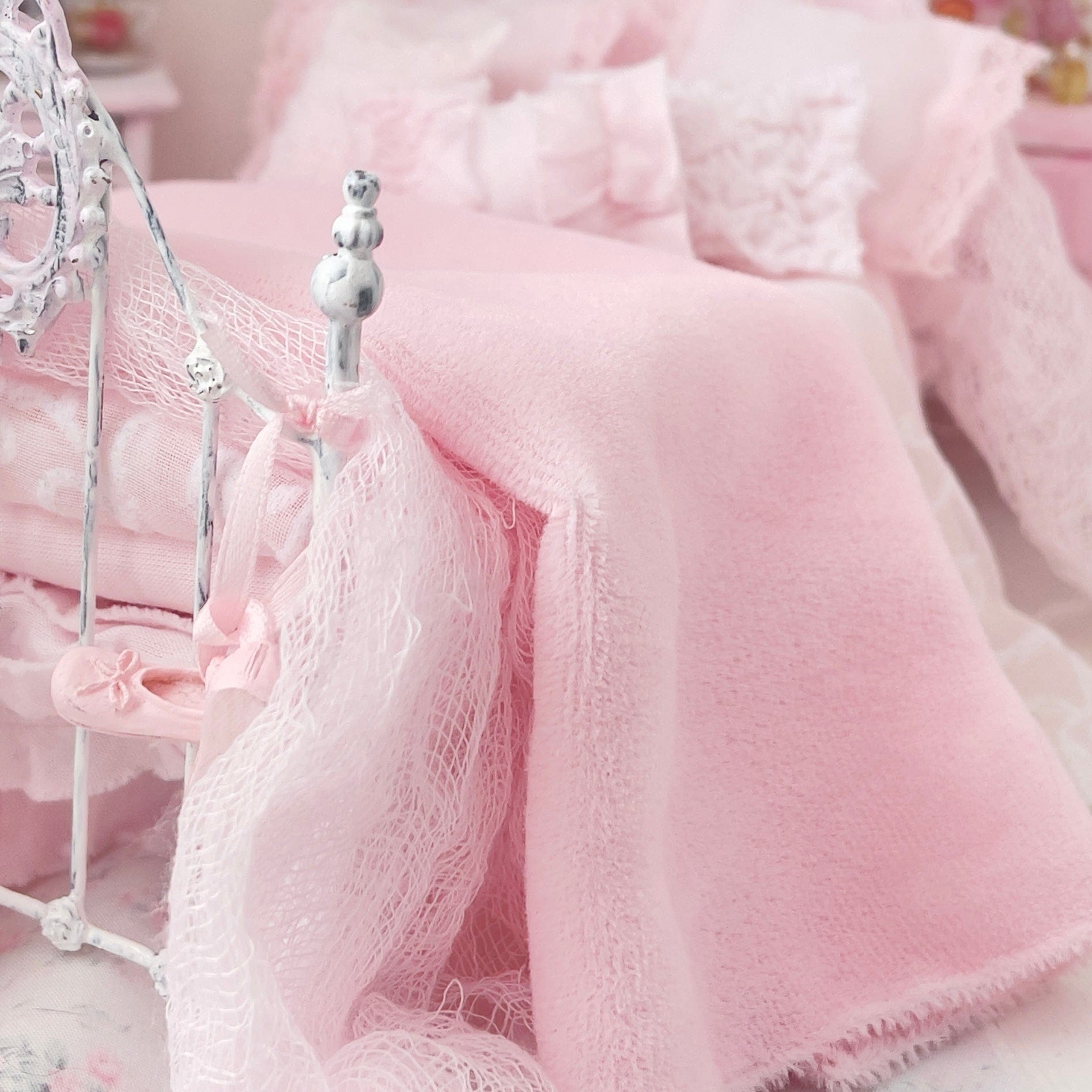 Chantallena Doll House Six whispering petals bed 1:12 Scale Dressed Dollhouse Bed - At the Ballet| Chantallena