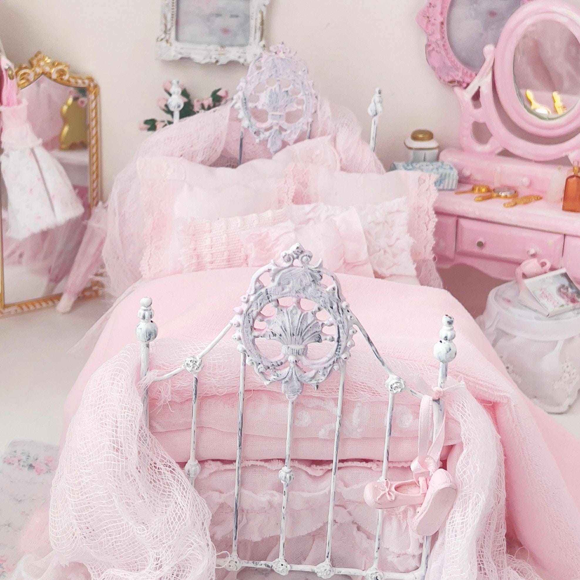 Chantallena Doll House Six whispering petals bed 1:12 Scale Dressed Dollhouse Bed - At the Ballet| Chantallena