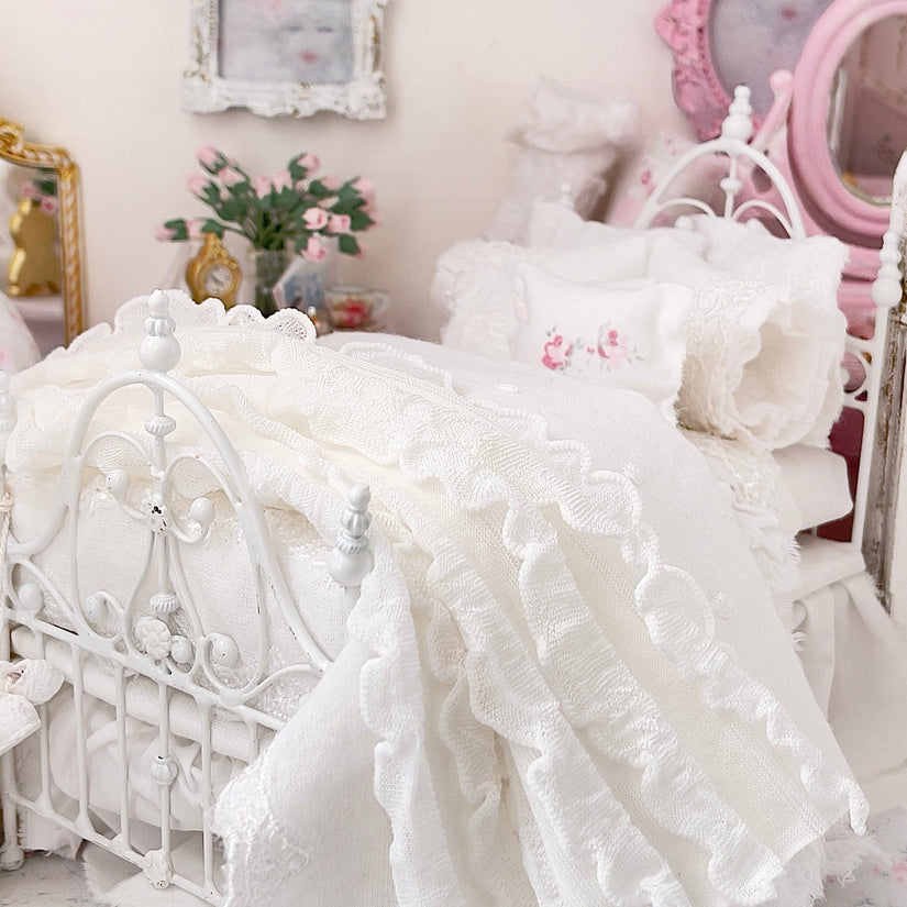 Chantallena Doll House Six whispering petals bed 1:12 Scale Dressed Dollhouse Bed - Bianco Ballet| Chantallena