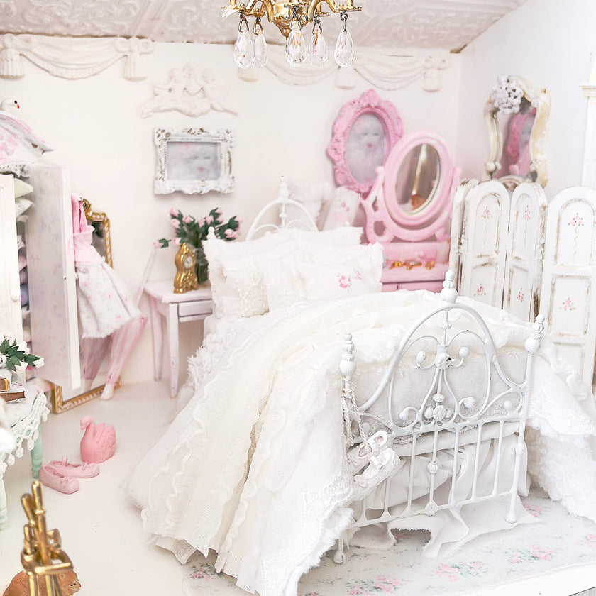 Chantallena Doll House Six whispering petals bed 1:12 Scale Dressed Dollhouse Bed - Bianco Ballet| Chantallena