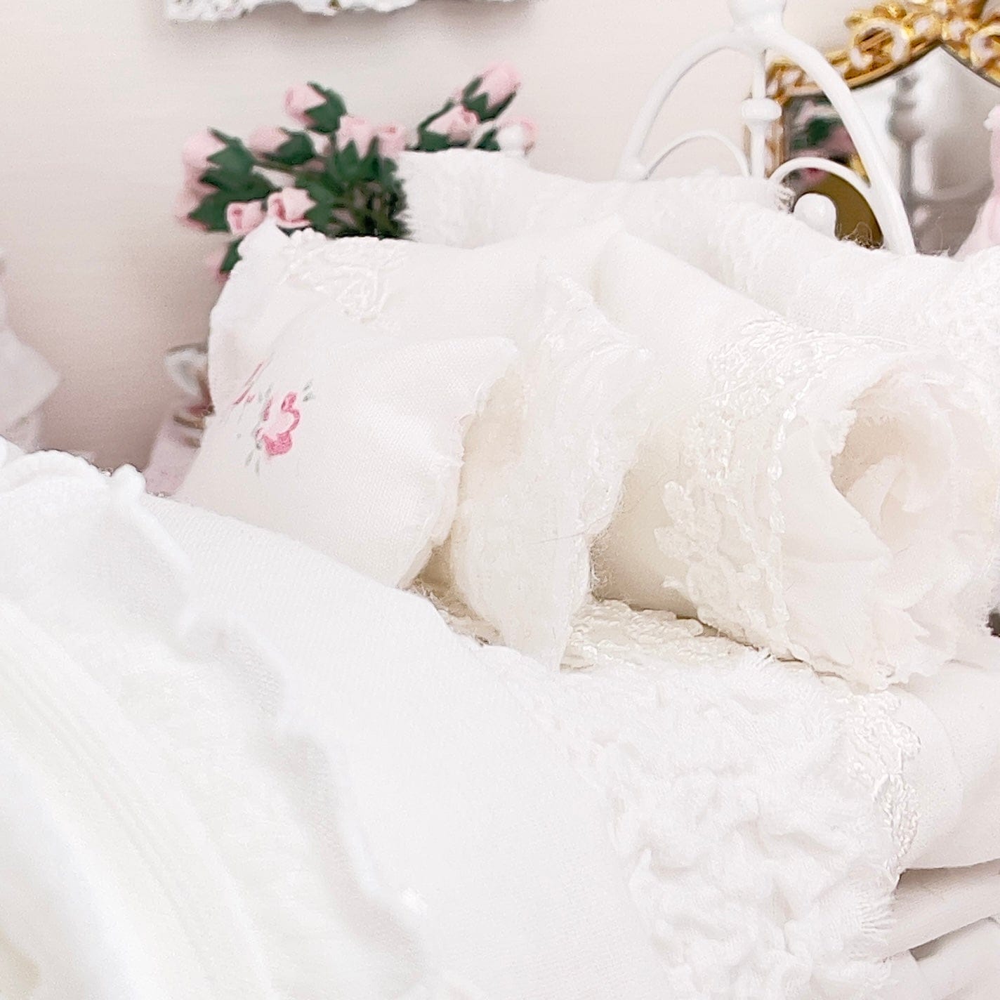 Chantallena Doll House Six whispering petals bed 1:12 Scale Dressed Dollhouse Bed - Bianco Ballet| Chantallena