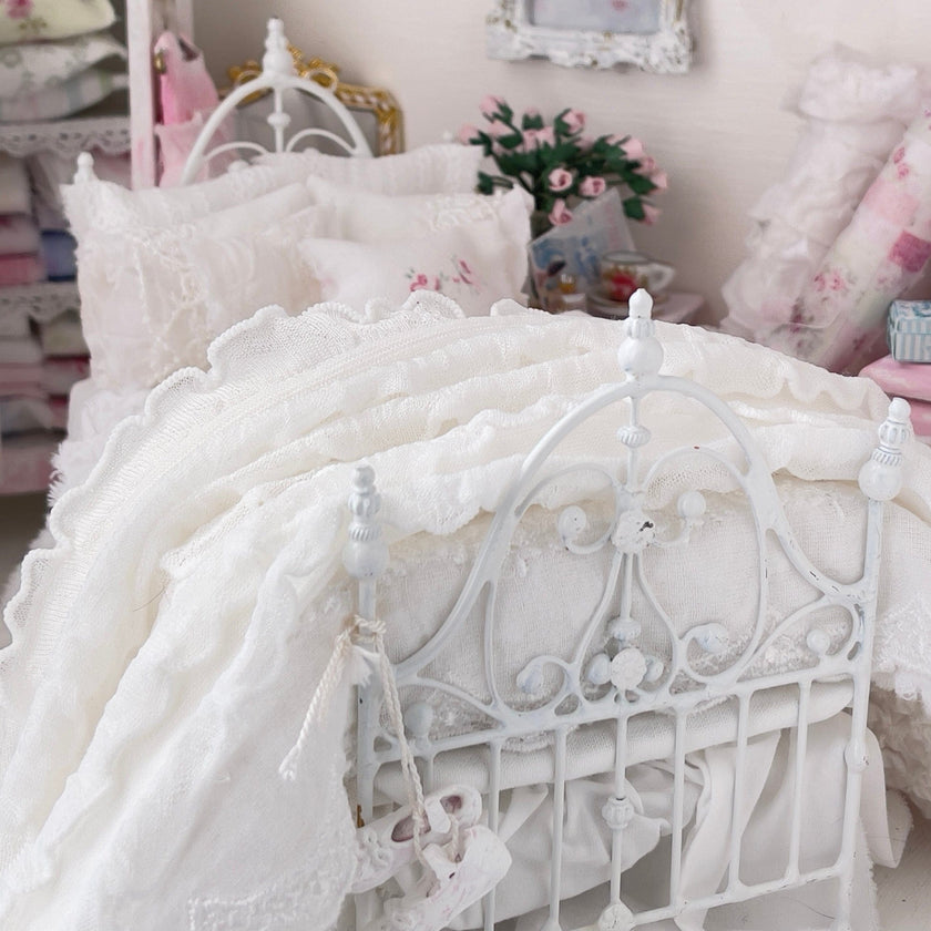 Chantallena Doll House Six whispering petals bed 1:12 Scale Dressed Dollhouse Bed - Bianco Ballet| Chantallena