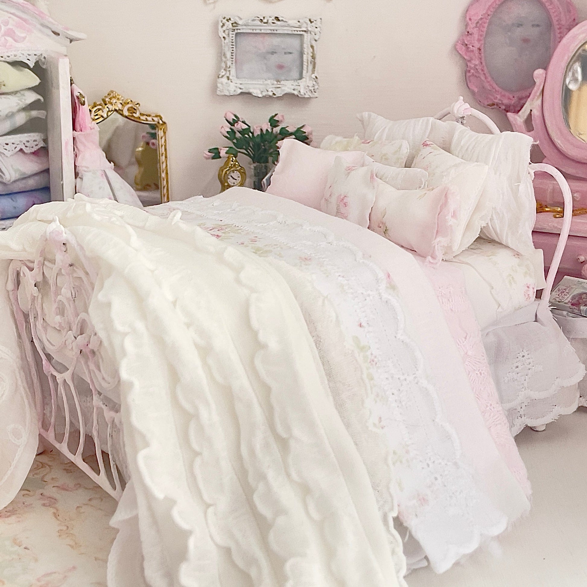 Chantallena Doll House Six whispering petals bed 1:12 Scale Dressed Dollhouse Bed - Garden Rosebuds | Chantallena