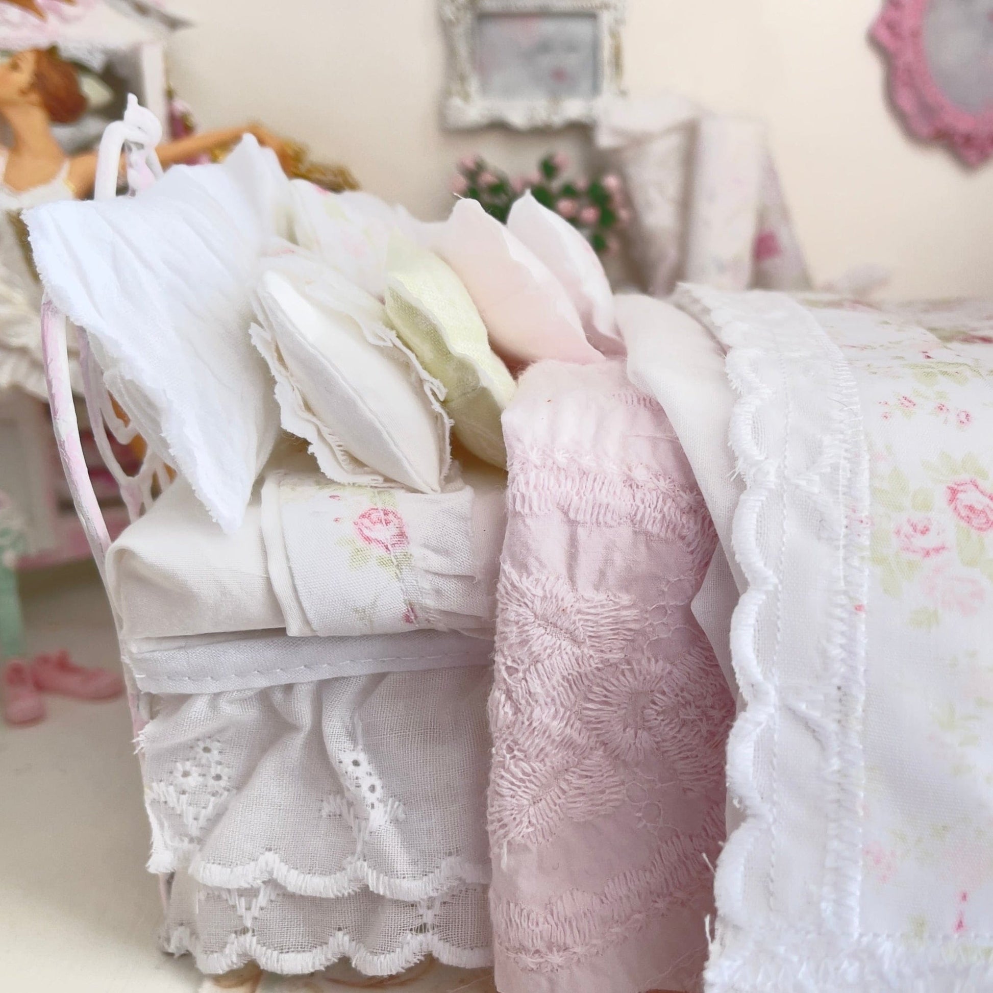 Chantallena Doll House Six whispering petals bed 1:12 Scale Dressed Dollhouse Bed - Garden Rosebuds | Chantallena