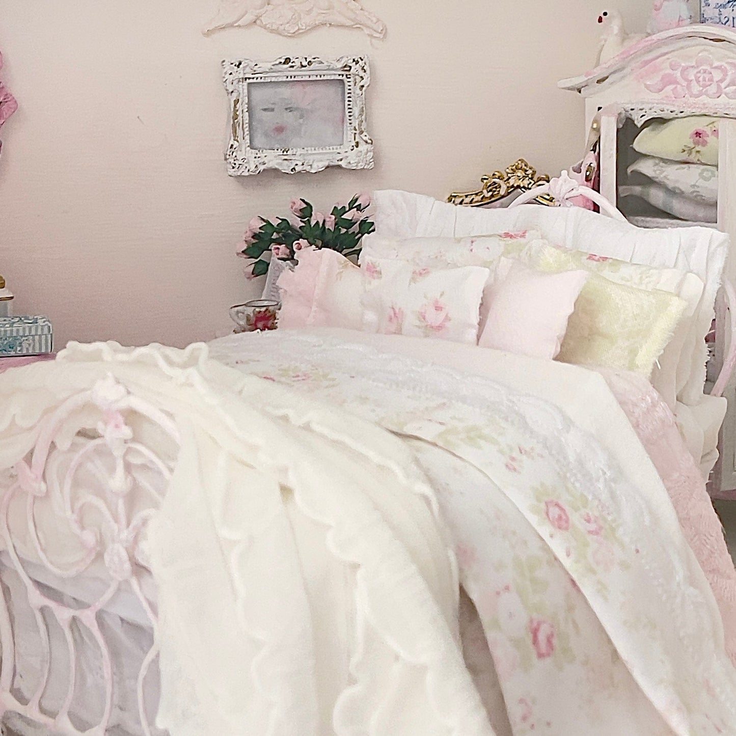 Chantallena Doll House Six whispering petals bed 1:12 Scale Dressed Dollhouse Bed - Garden Rosebuds | Chantallena