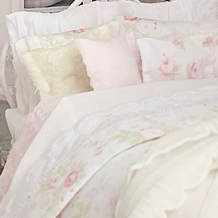 Chantallena Doll House Six whispering petals bed 1:12 Scale Dressed Dollhouse Bed - Garden Rosebuds | Chantallena