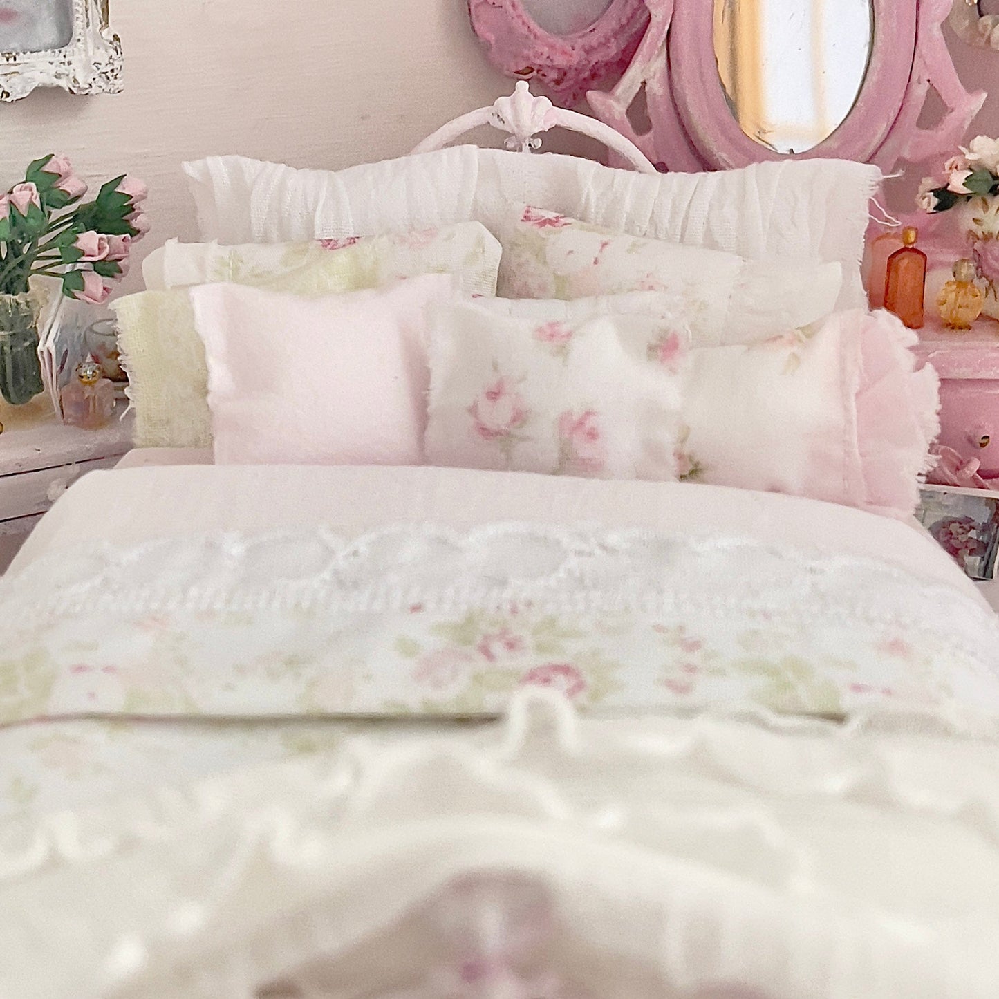 Chantallena Doll House Six whispering petals bed 1:12 Scale Dressed Dollhouse Bed - Garden Rosebuds | Chantallena