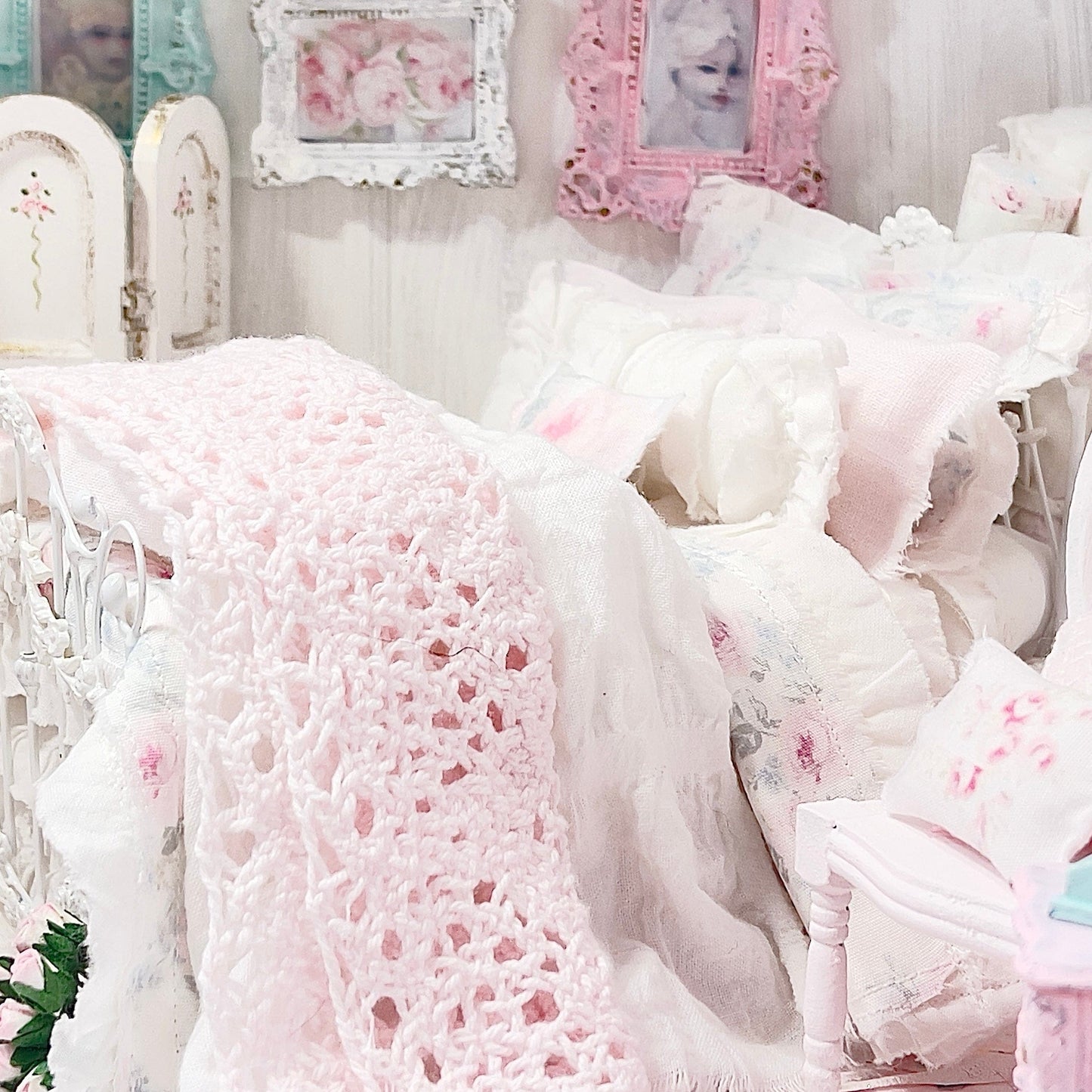 Chantallena Doll House Six whispering petals bed 1:12 Scale Dressed Dollhouse Bed - Morning Roses | Chantallena