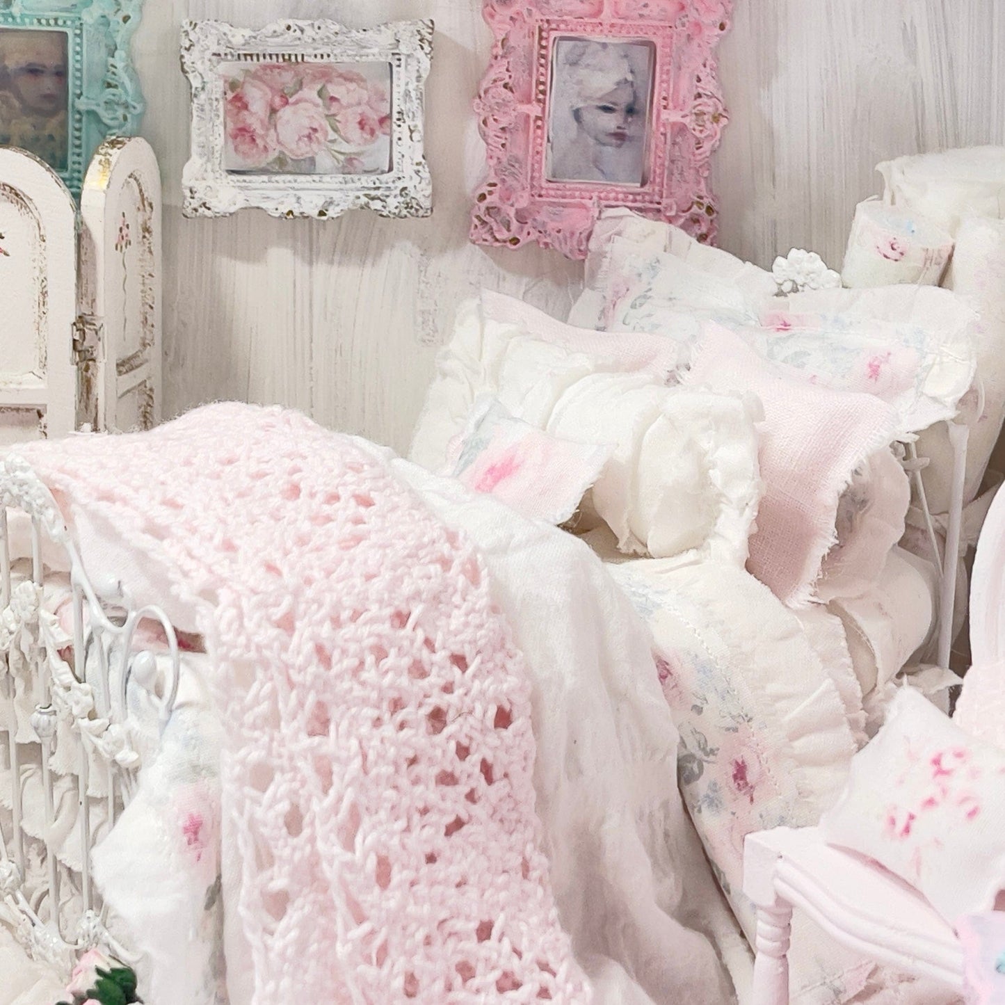 Chantallena Doll House Six whispering petals bed 1:12 Scale Dressed Dollhouse Bed - Morning Roses | Chantallena