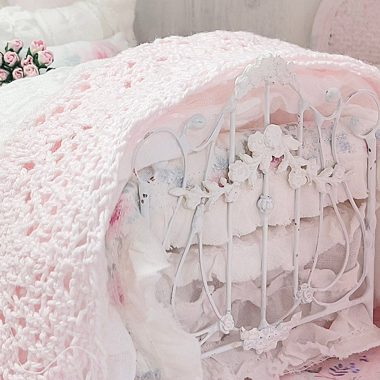 Chantallena Doll House Six whispering petals bed 1:12 Scale Dressed Dollhouse Bed - Morning Roses | Chantallena