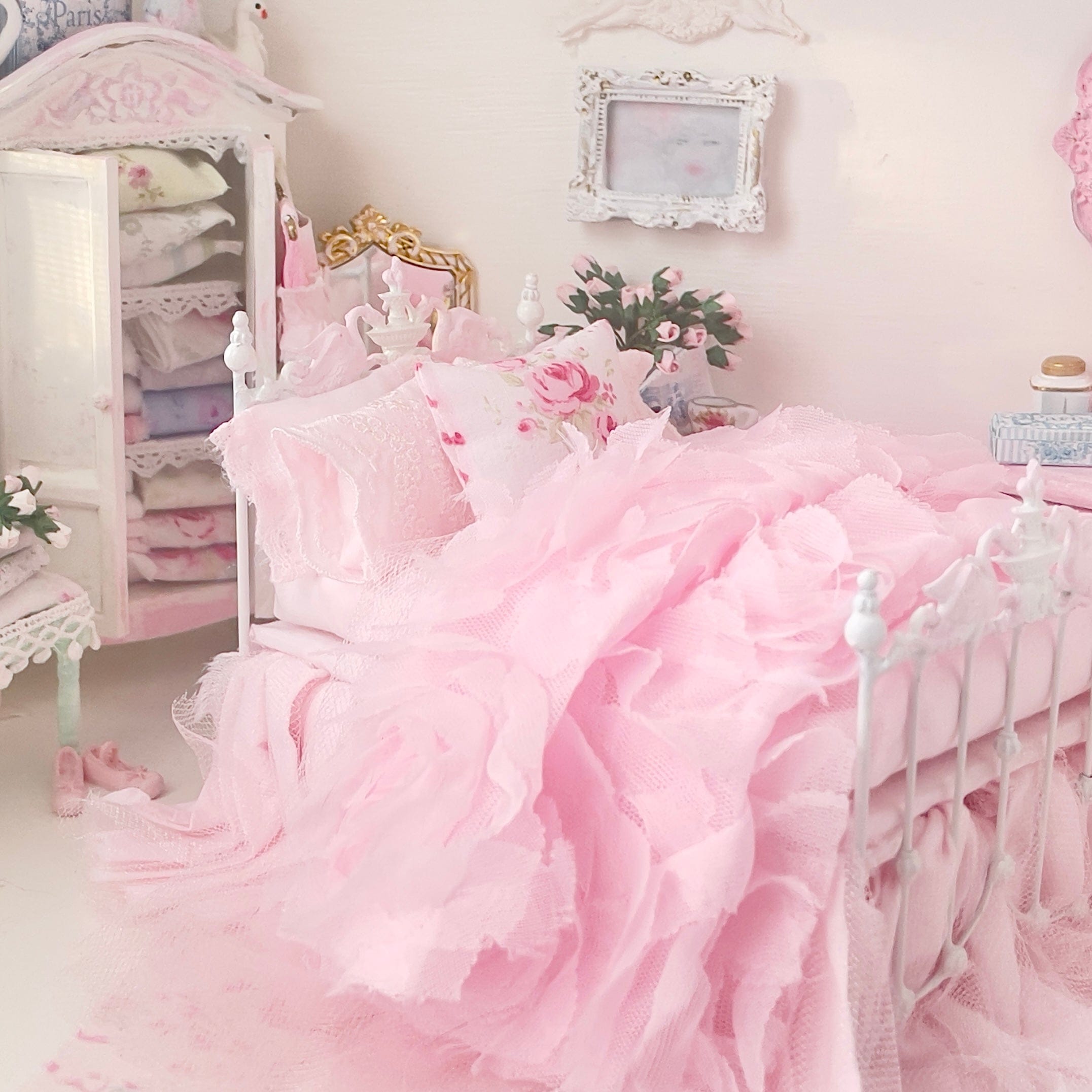 Chantallena Doll House Six whispering petals bed 1:12 Scale Dressed Dollhouse Bed - Pink Plié | Chantallena