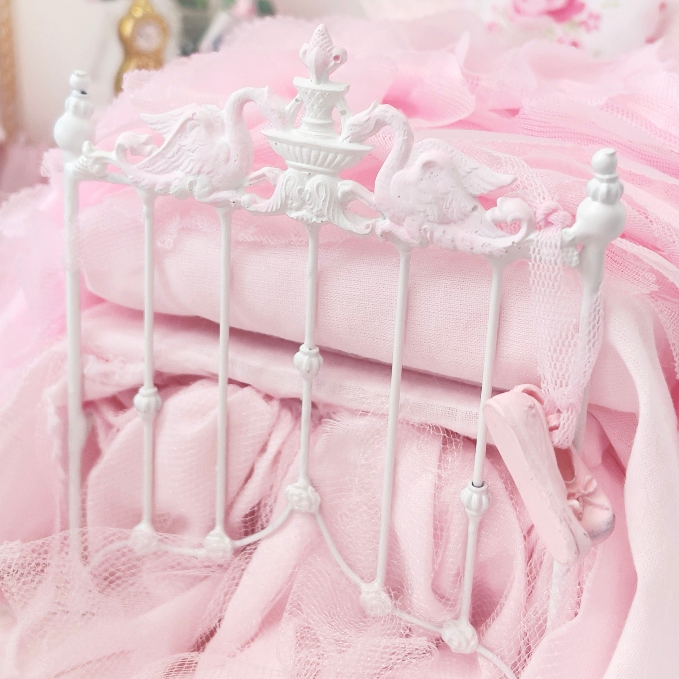 Chantallena Doll House Six whispering petals bed 1:12 Scale Dressed Dollhouse Bed - Pink Plié | Chantallena