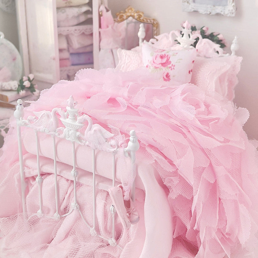 Chantallena Doll House Six whispering petals bed 1:12 Scale Dressed Dollhouse Bed - Pink Plié | Chantallena