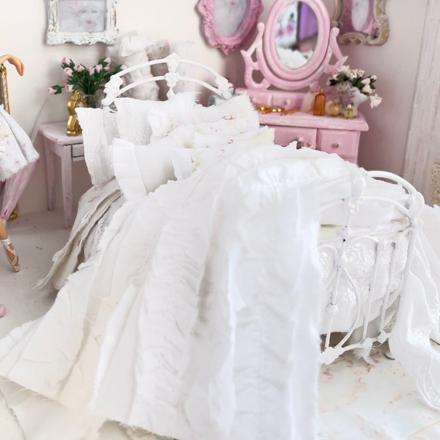 Chantallena Doll House Six whispering petals bed 1:12 Scale Dressed Dollhouse Bed-Whispers at the Garden Gate |Chantallena