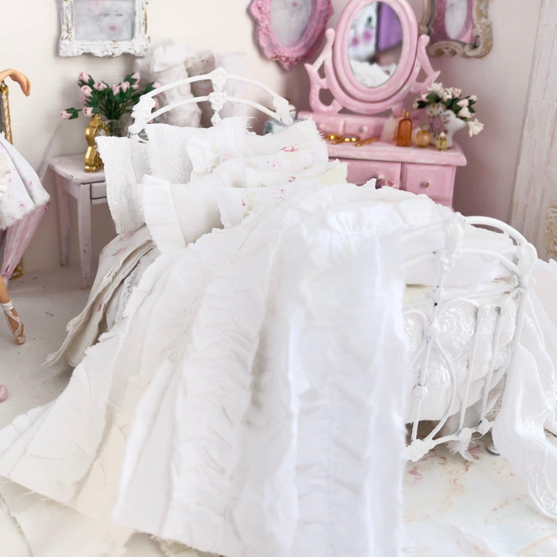 Chantallena Doll House Six whispering petals bed 1:12 Scale Dressed Dollhouse Bed-Whispers at the Garden Gate |Chantallena