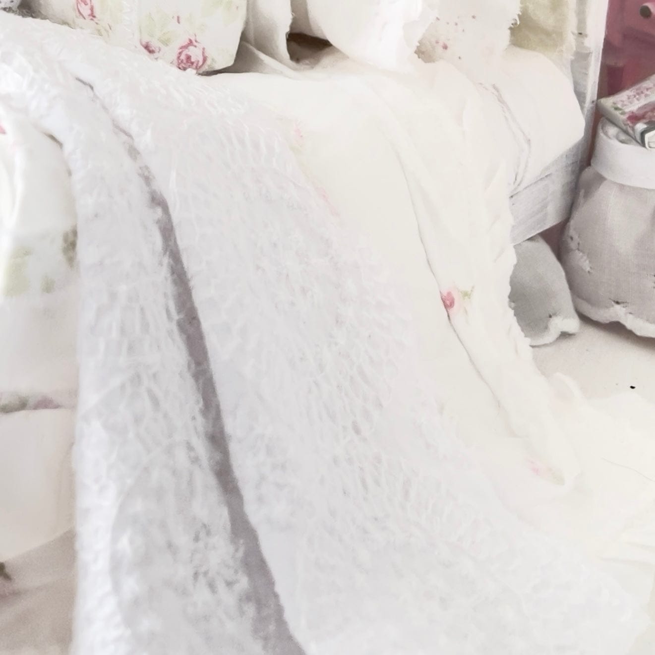 Chantallena Doll House Six whispering petals bed 1:12 Scale Dressed Dollhouse Bed with Breakfast Tray- Twining Roses |Chantallena