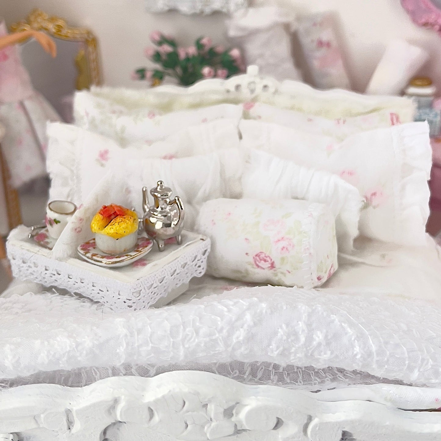 Chantallena Doll House Six whispering petals bed 1:12 Scale Dressed Dollhouse Bed with Breakfast Tray- Twining Roses |Chantallena