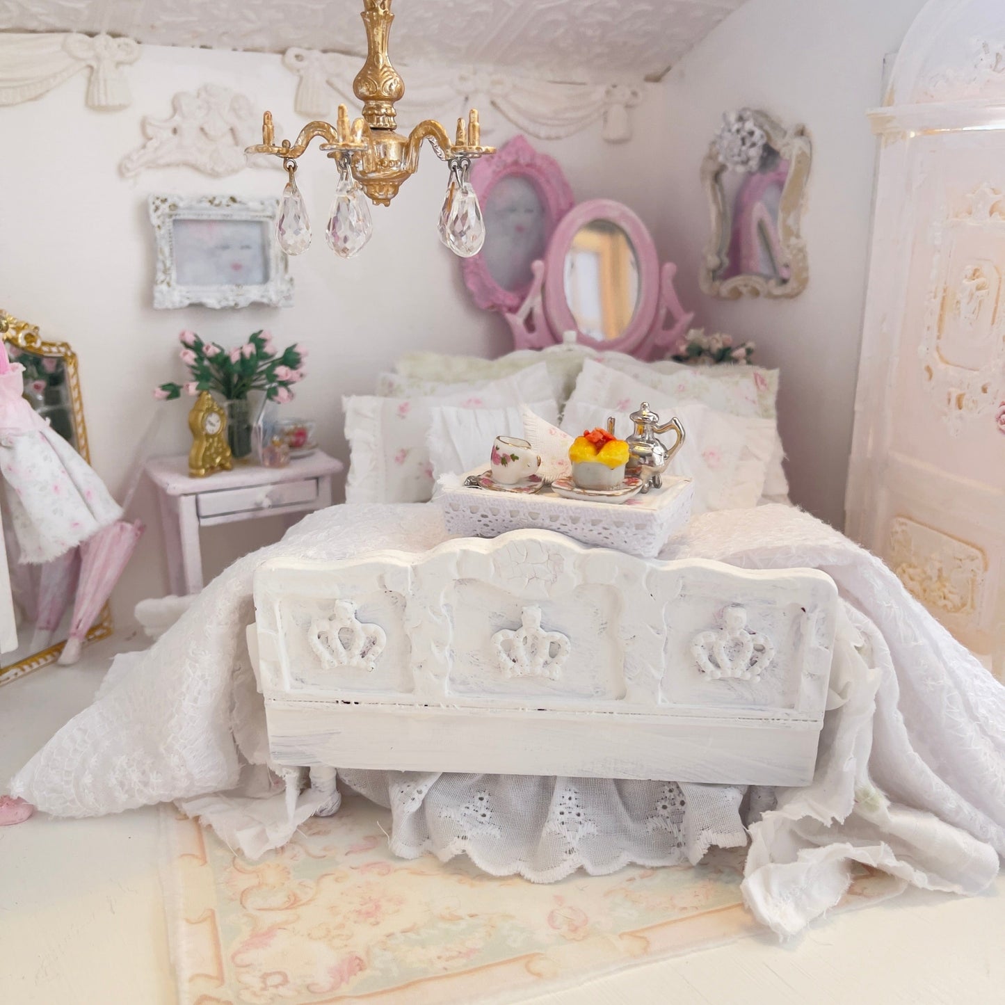 Chantallena Doll House Six whispering petals bed 1:12 Scale Dressed Dollhouse Bed with Breakfast Tray- Twining Roses |Chantallena