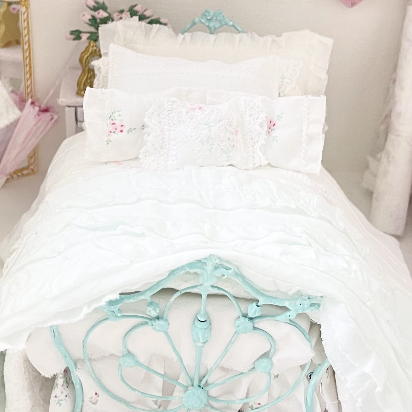 Chantallena Doll House Six whispering petals bed 1:12 Scale Dressed Dollhouse Wrought Iron Bed - Lace Sonnet| Chantallena